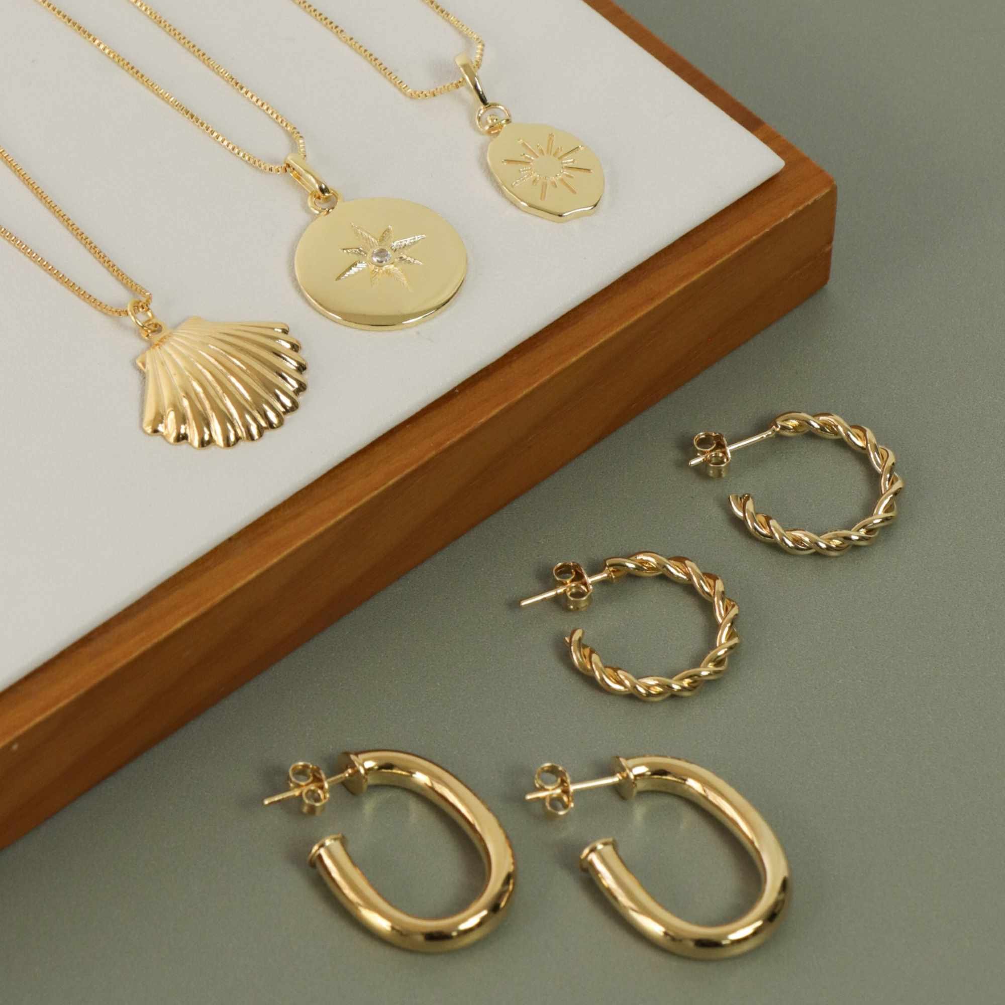 Argola Folheada a Ouro 18k Fio Torcido P Ouro 18k 6