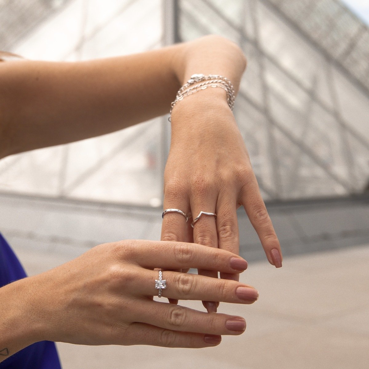 Anel Folheado a Ródio Aparador Aro Liso com Ponta Prata 4