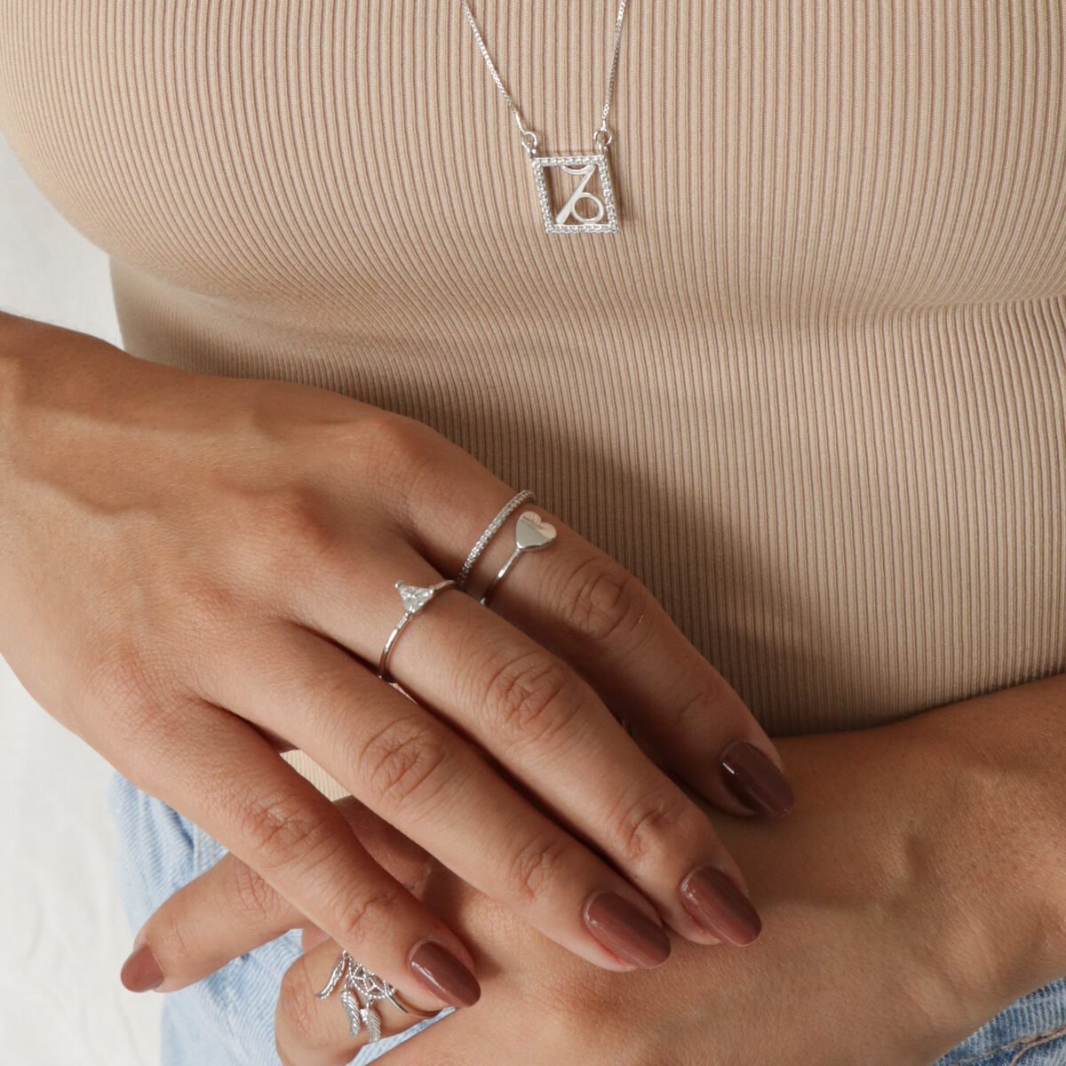 Anel Folheado a Ródio Solitário Triângulo Zircônia Prata 3