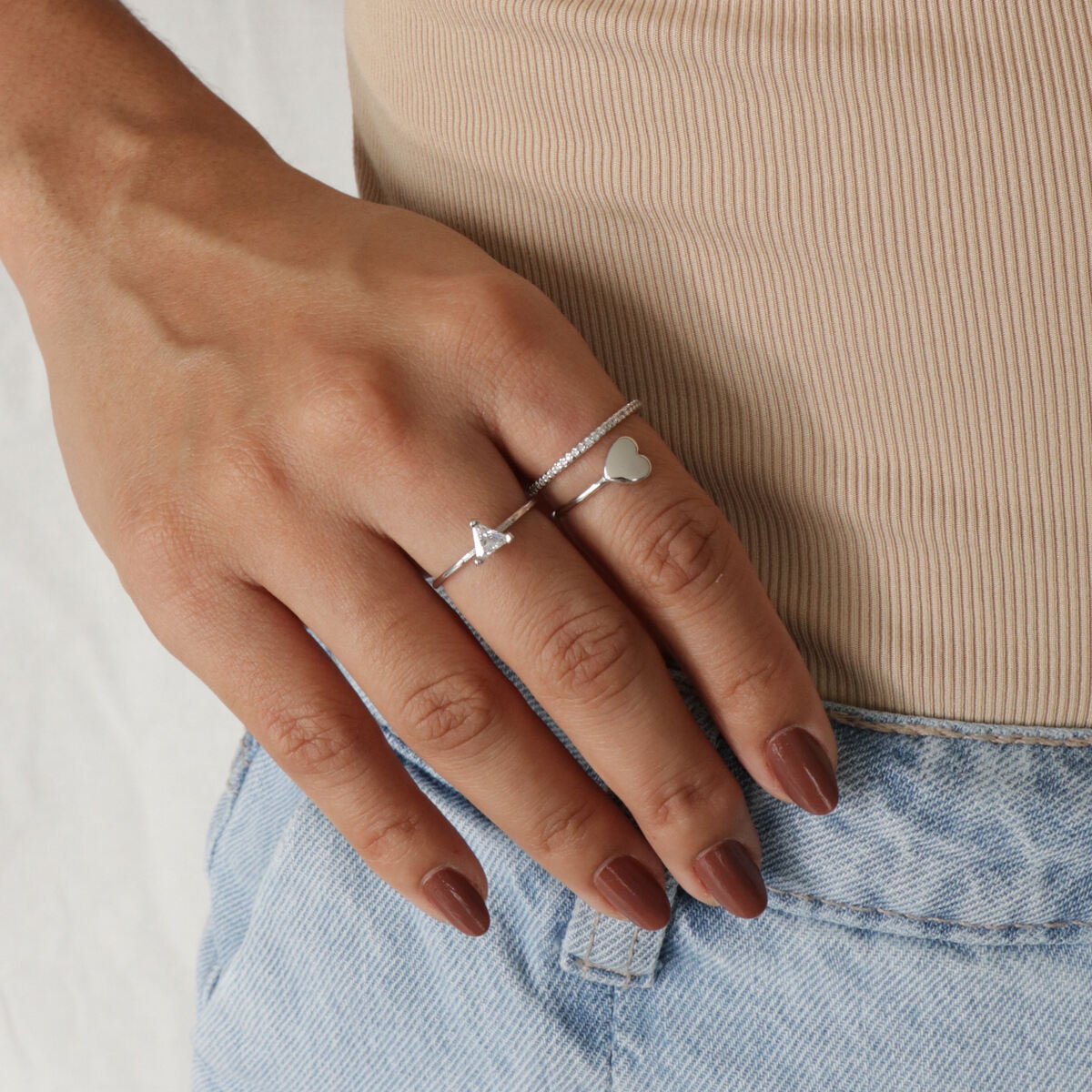 Anel Folheado a Ródio Solitário Triângulo Zircônia Prata 4