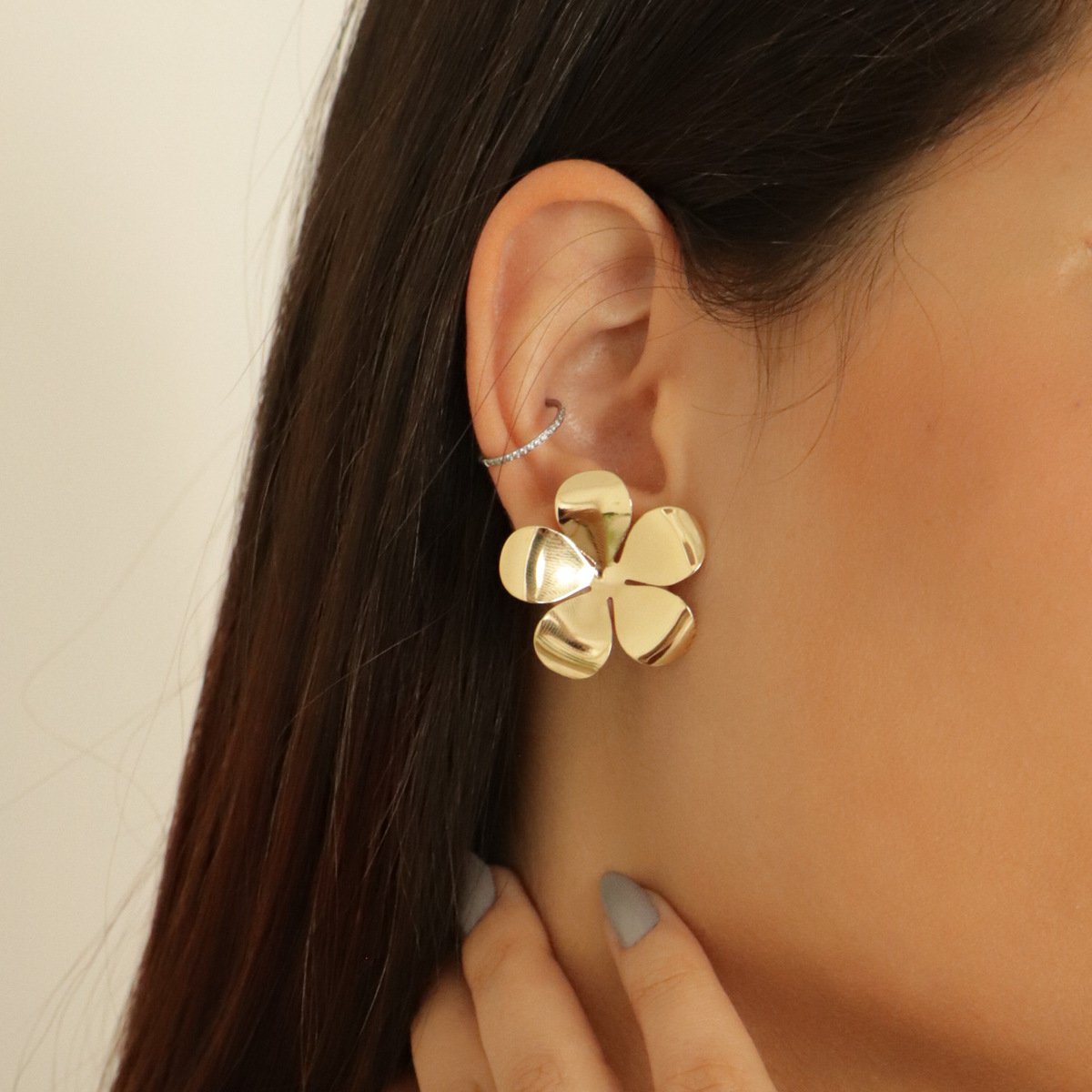Brinco Folheado a Ouro 18k Orgânico Flor Arredondada Dourado 2