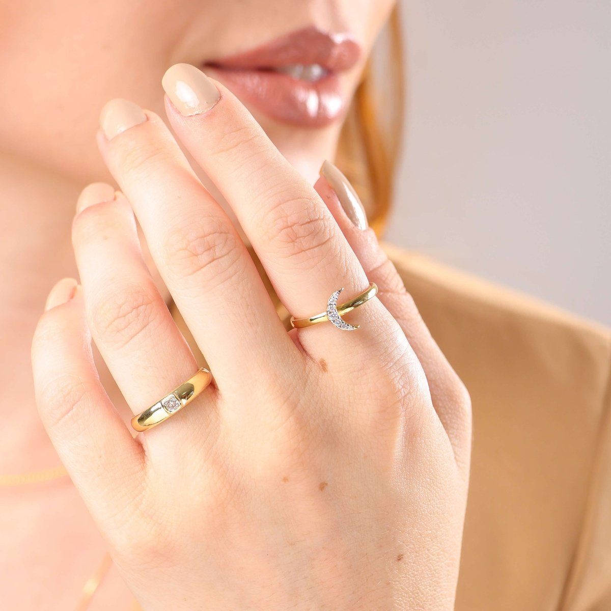 Anel Folheado a Ouro 18k Lua Cravejada Dourado 4