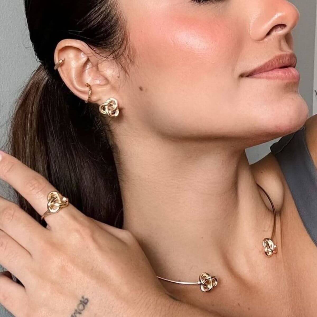 Anel Folheado a Ouro 18k Nó G Dourado 3