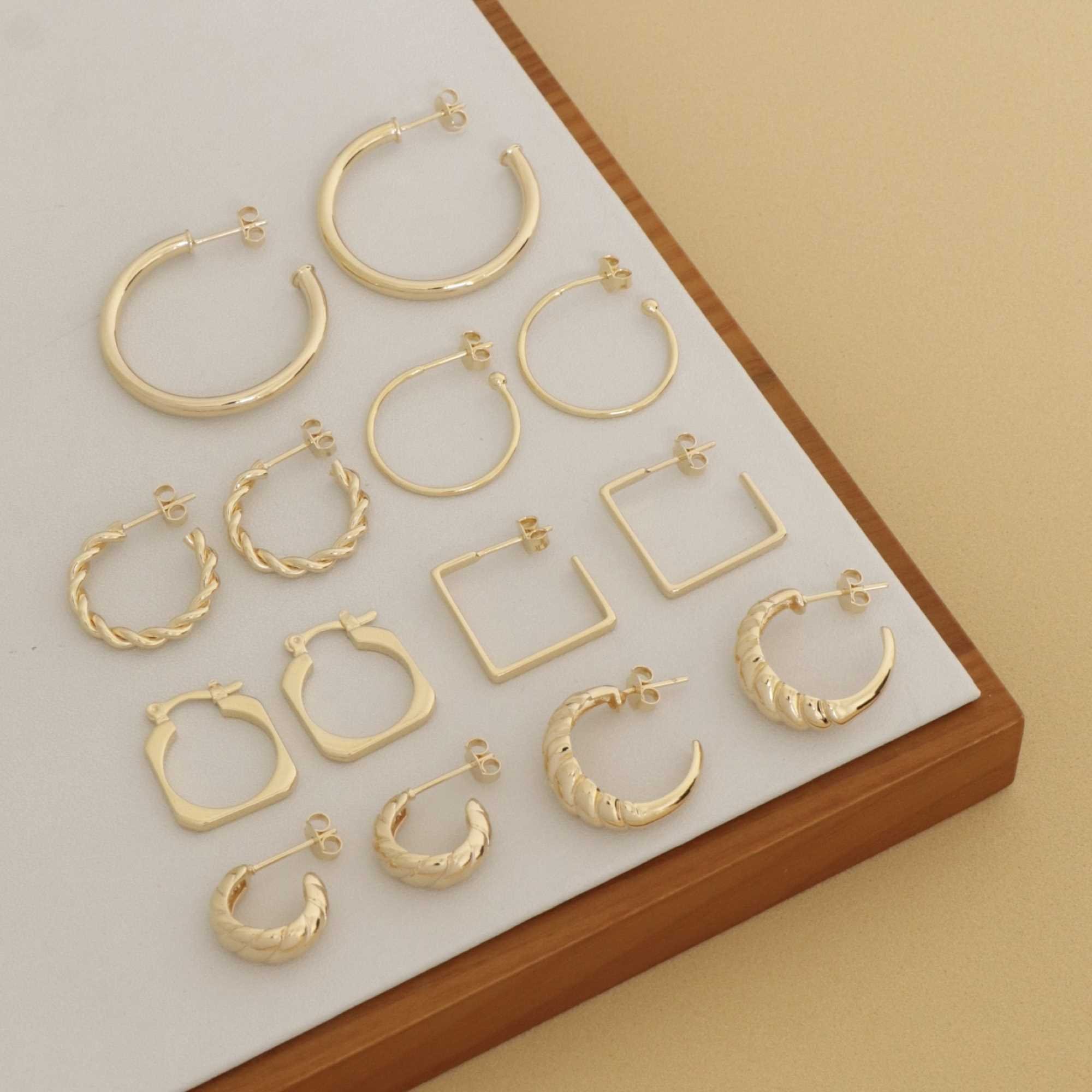 Brinco Folheado a Ouro 18k Argola Lisa Fina P Ouro 18k 3