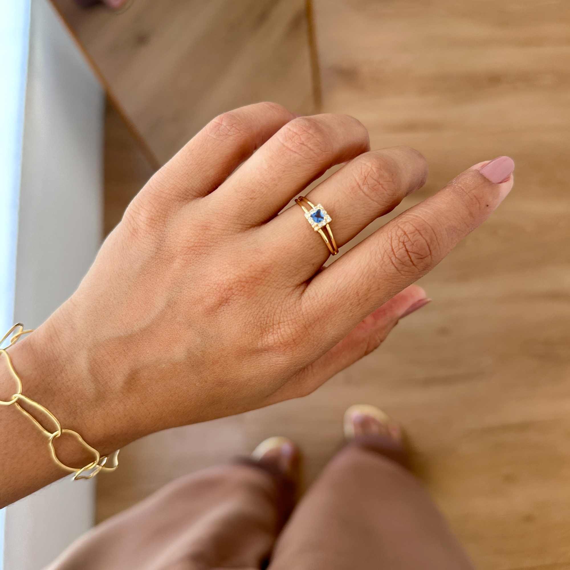 Anel Folheado a Ouro 18k Solitário Quadrado Zircônia Azul  Ouro 18k/Azul 2