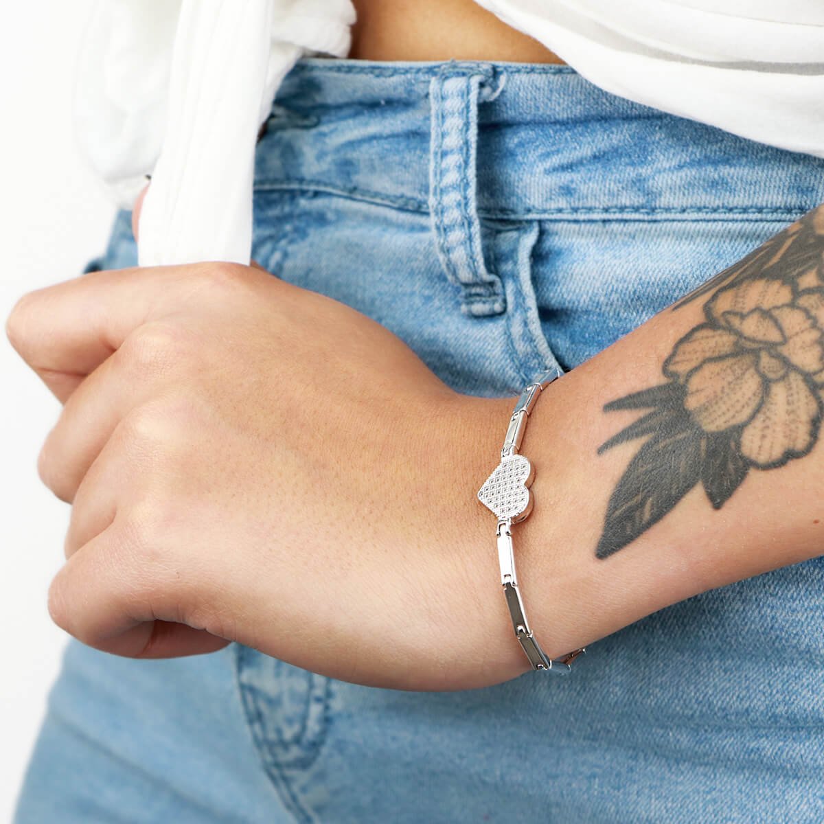 Pulseira Folheada a Ródio Coração Cravejado e Placas Lisas Prata 4