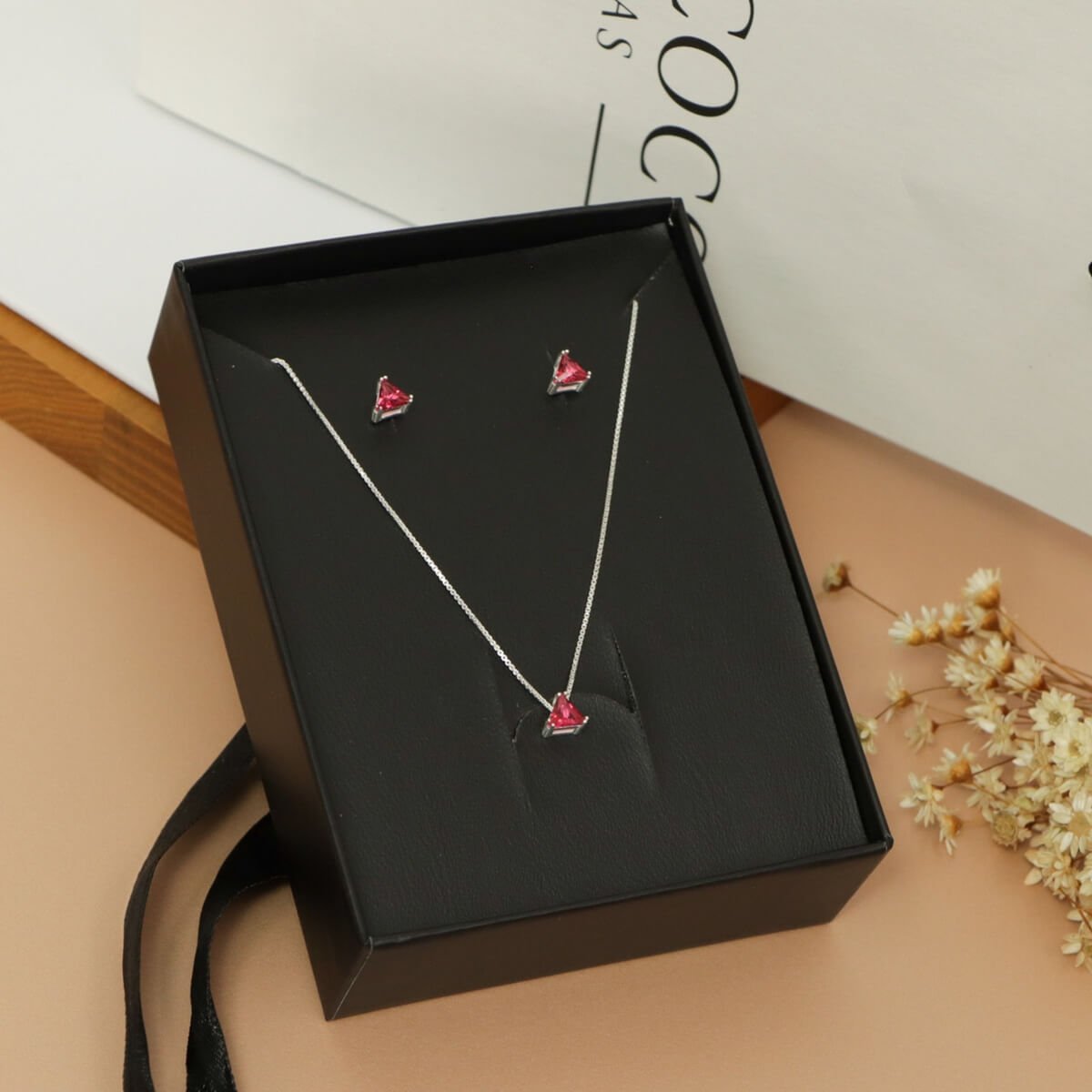 Kit Prata 925 Zircônia Triângulo Vermelho + Embalagem de Presente