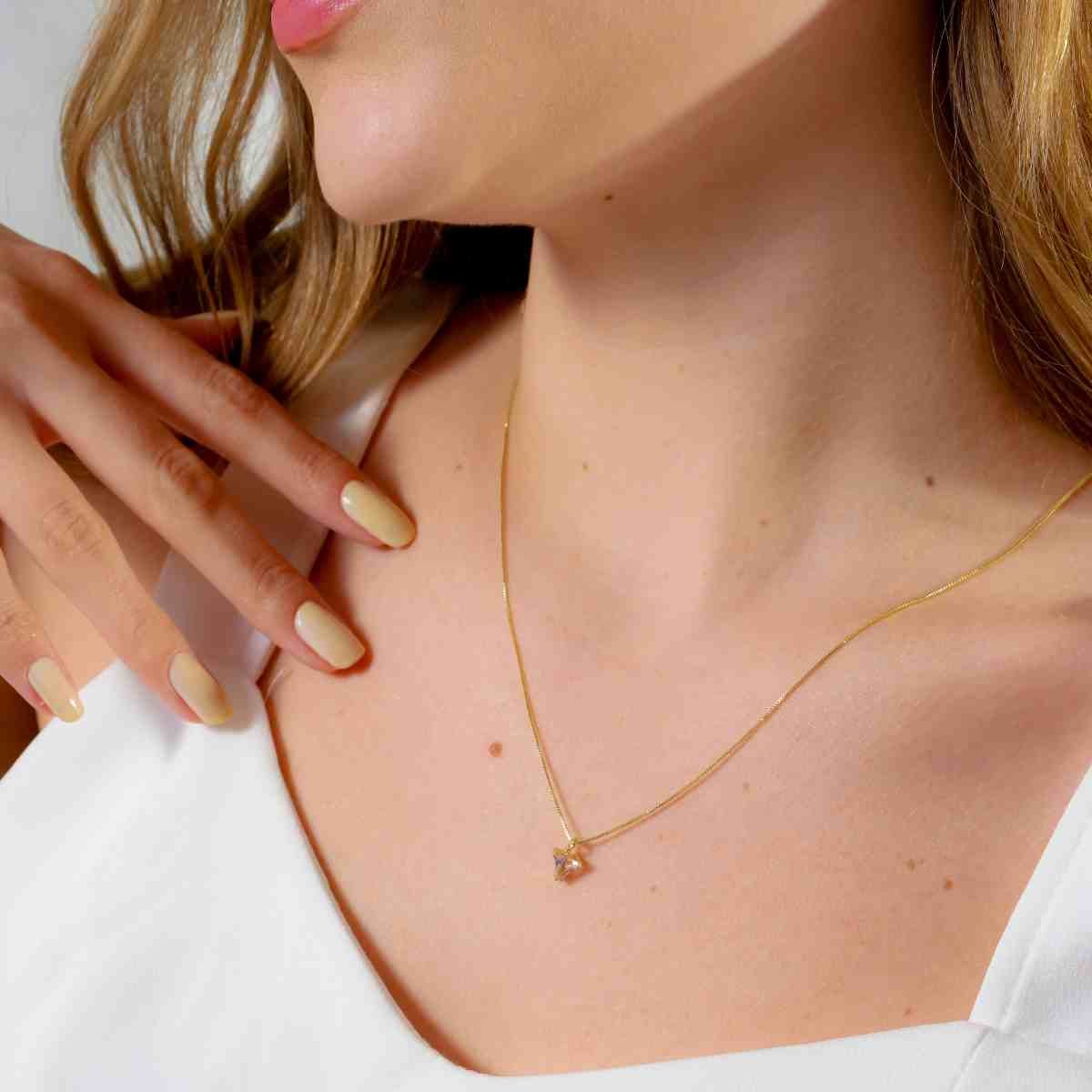 Colar Folheado a Ouro 18k Triângulo Zircônia Rosa Claro Dourado 2