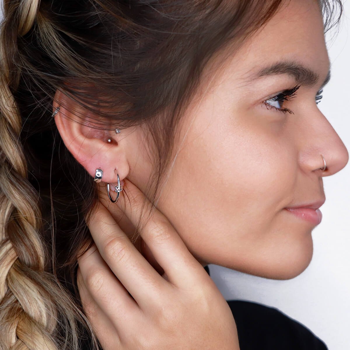 Argolinha Folheada a Ródio Clássica Lisa Grossa P Prata 2