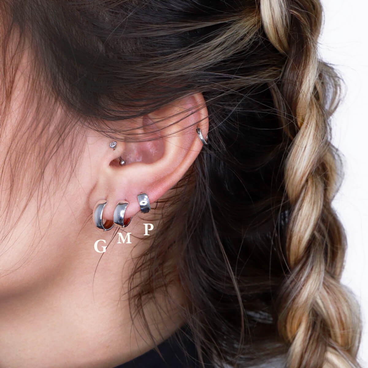 Argolinha Folheada a Ródio Clássica Lisa Grossa P Prata 3