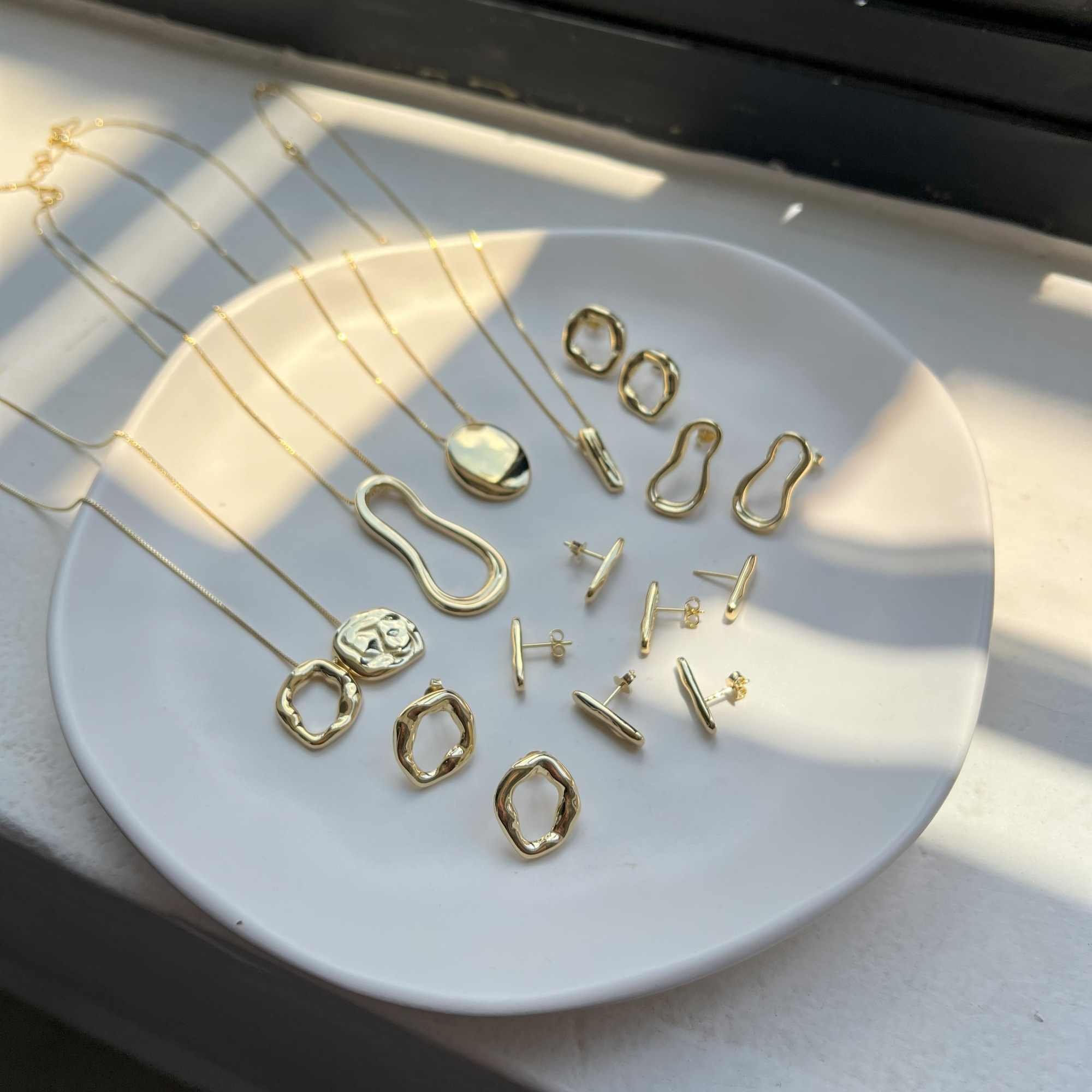 Escapulário Folheado a Ouro 18k Orgânico Pingente Liso e Vazado Ouro 18k 8
