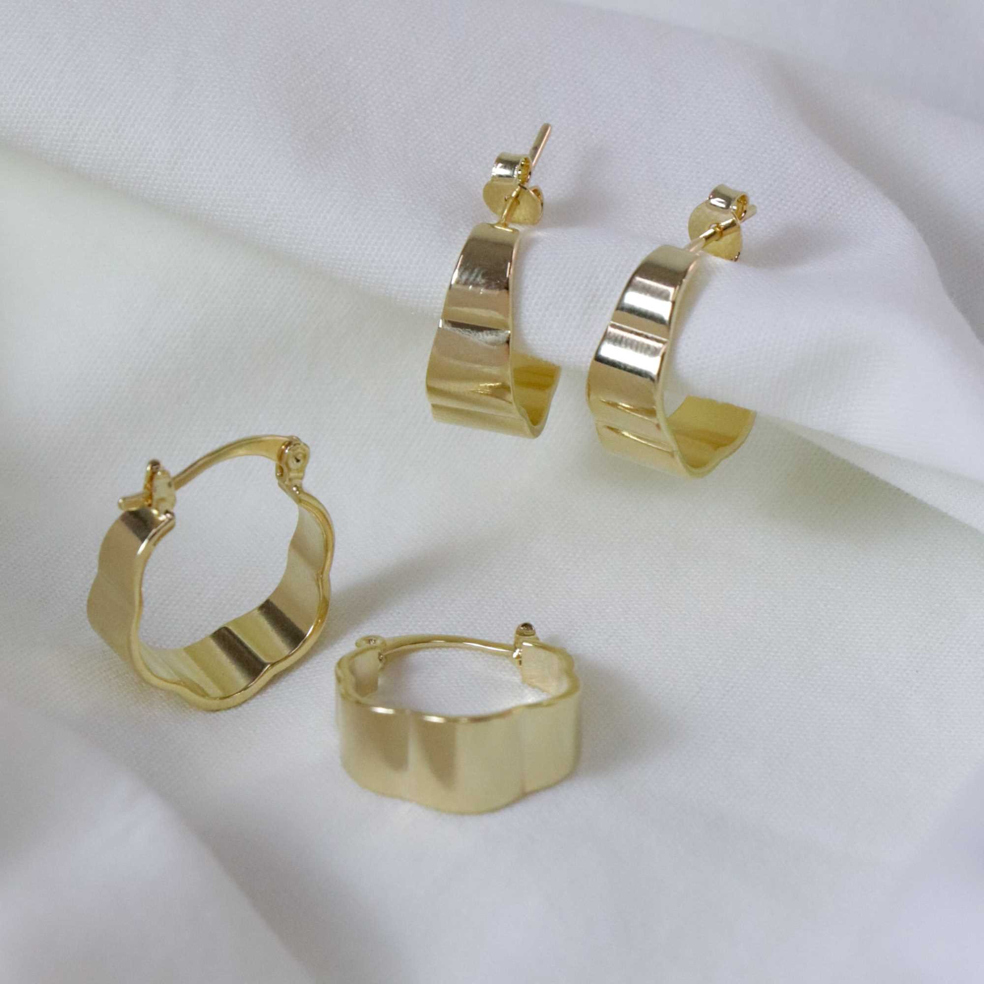 Argola Folheado a Ouro 18k Tranqueta Aro Longo Ondulado Ouro 18k 5