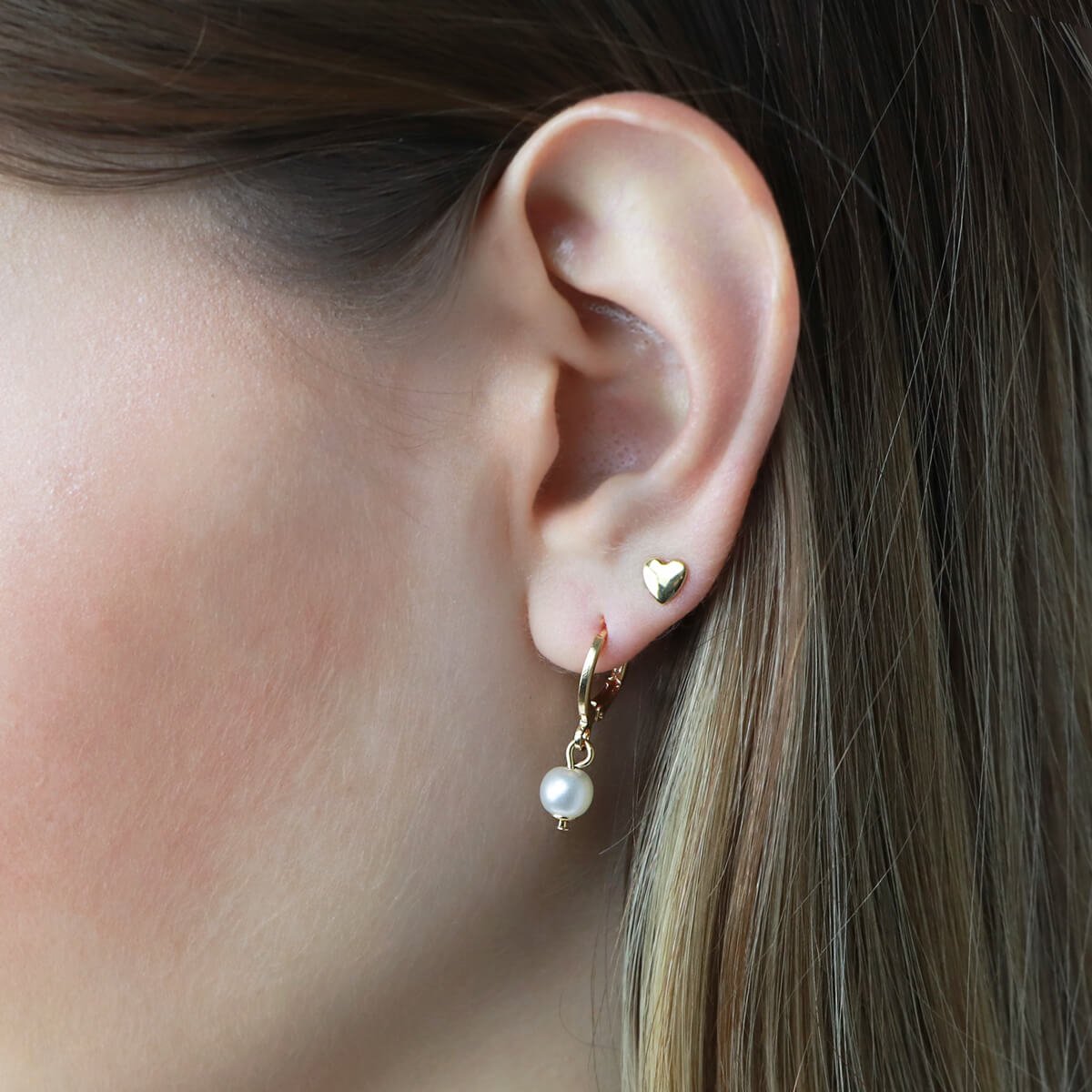 Brinco Folheado a Ouro 18k Coração Liso M Dourado 2