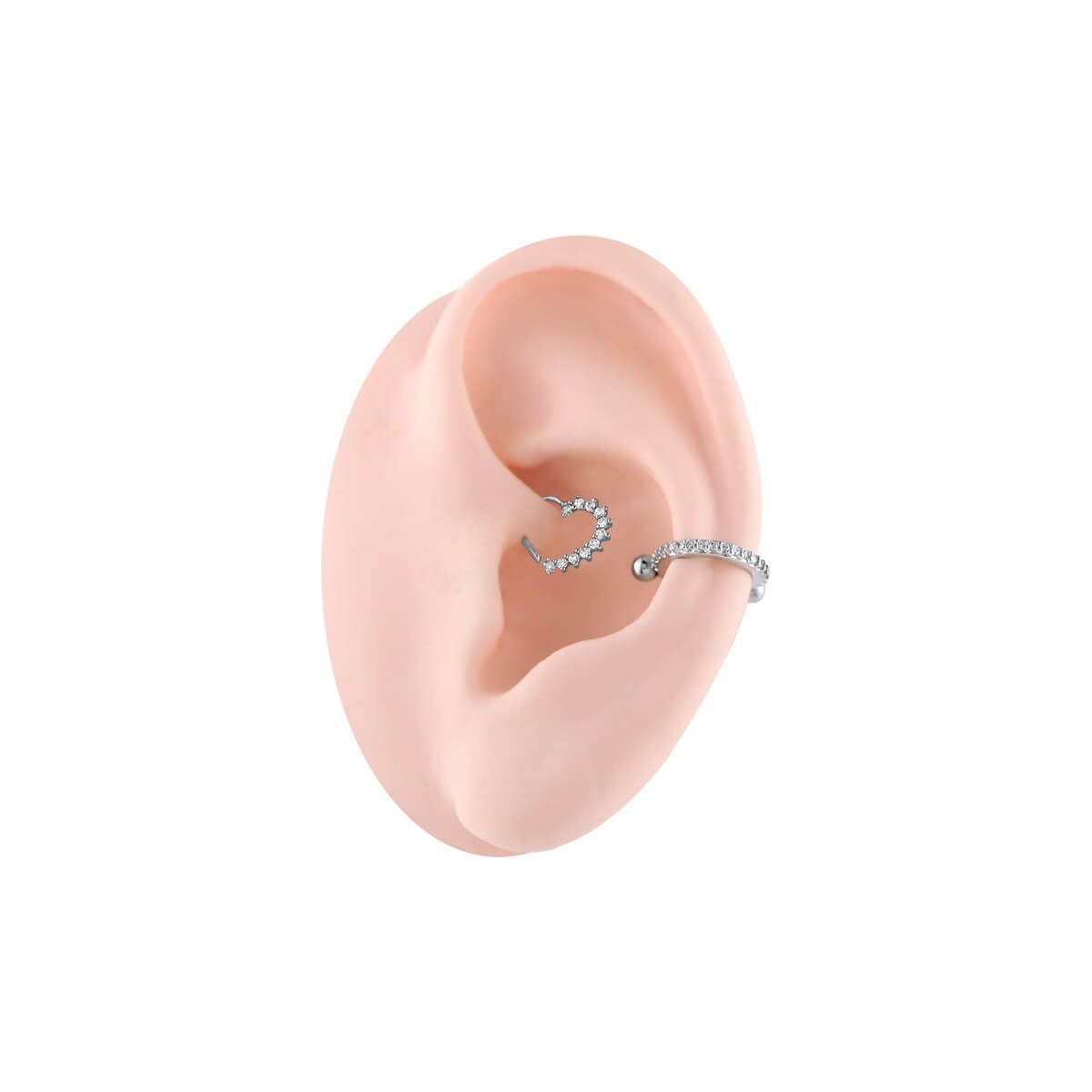 Piercing Daith Folheado a Ródio Coração Cravejado Lado Esquerdo Prata 2
