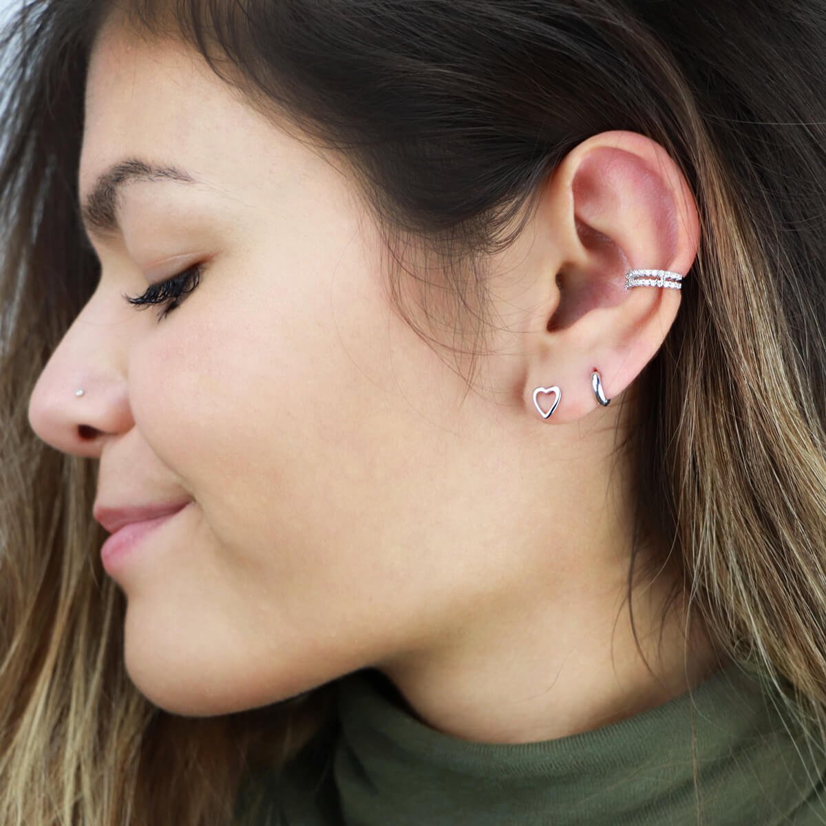 Brinco Folheado a Ródio Segundo Furo Coração Vazado M Prata 2