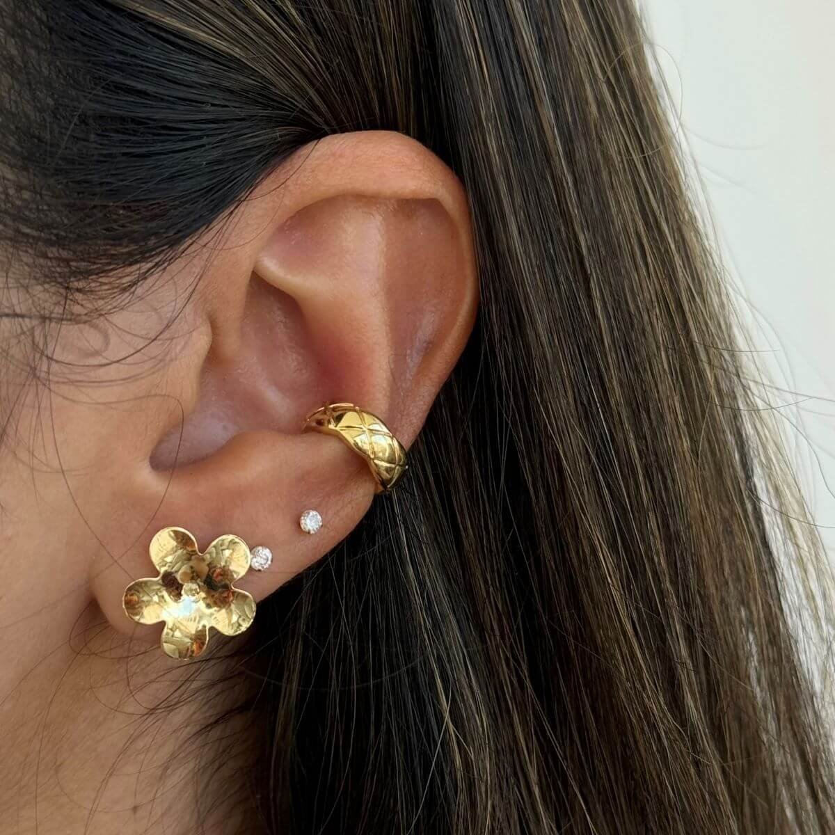 Brinco Folheado a Ouro 18k Orgânico Flor Lisa P Dourado 2