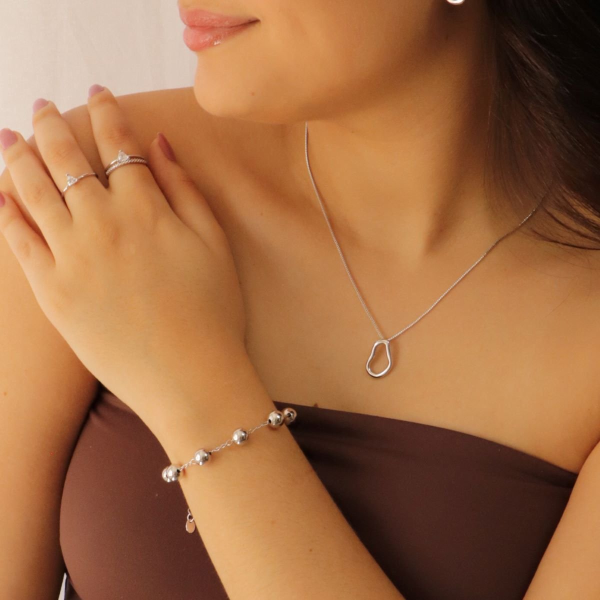 Colar Folheado a Ródio Pingente Design Orgânico Vazado Prata 2