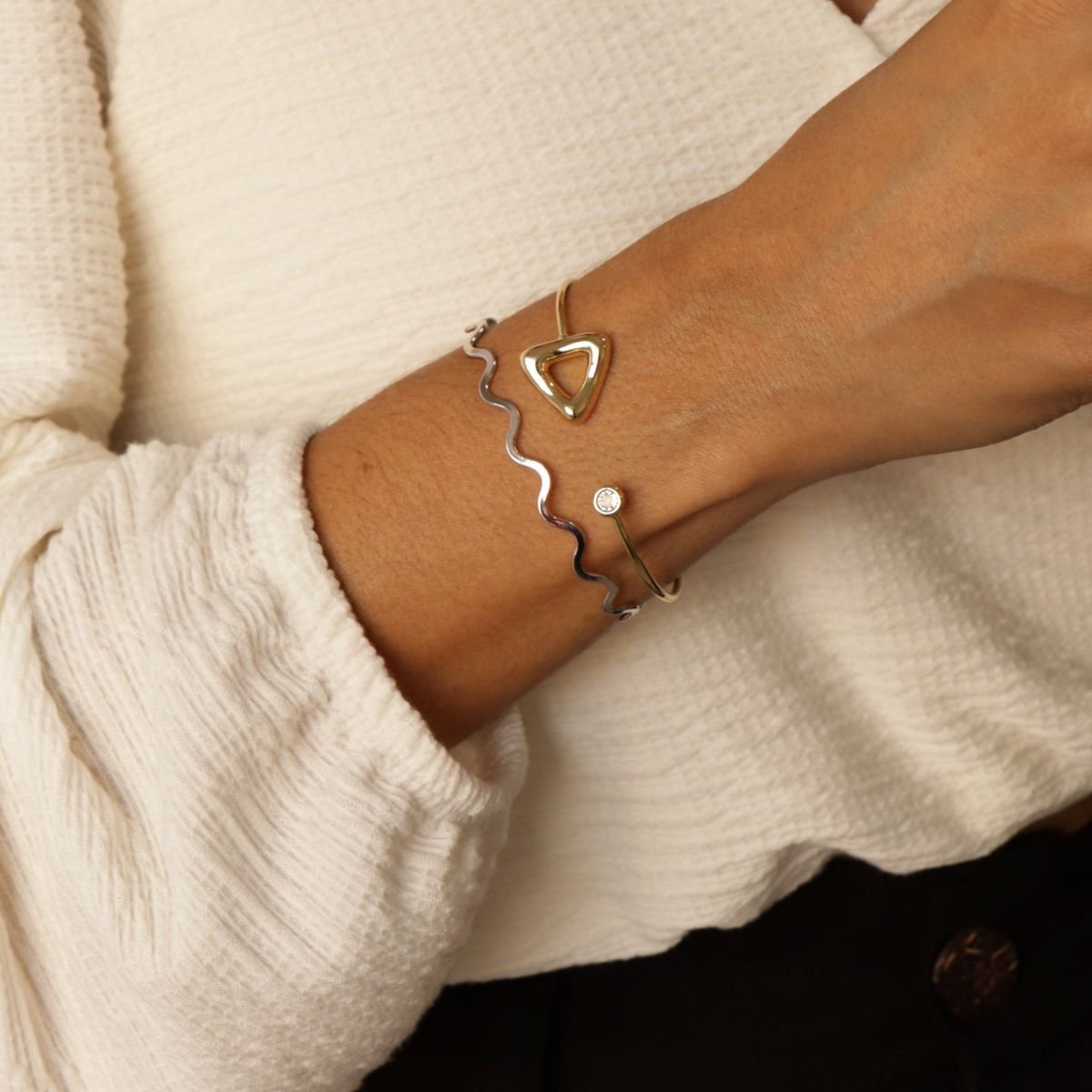 Bracelete Folheado a Ouro 18k Regulável Triângulo e Ponto de Luz Dourado 3