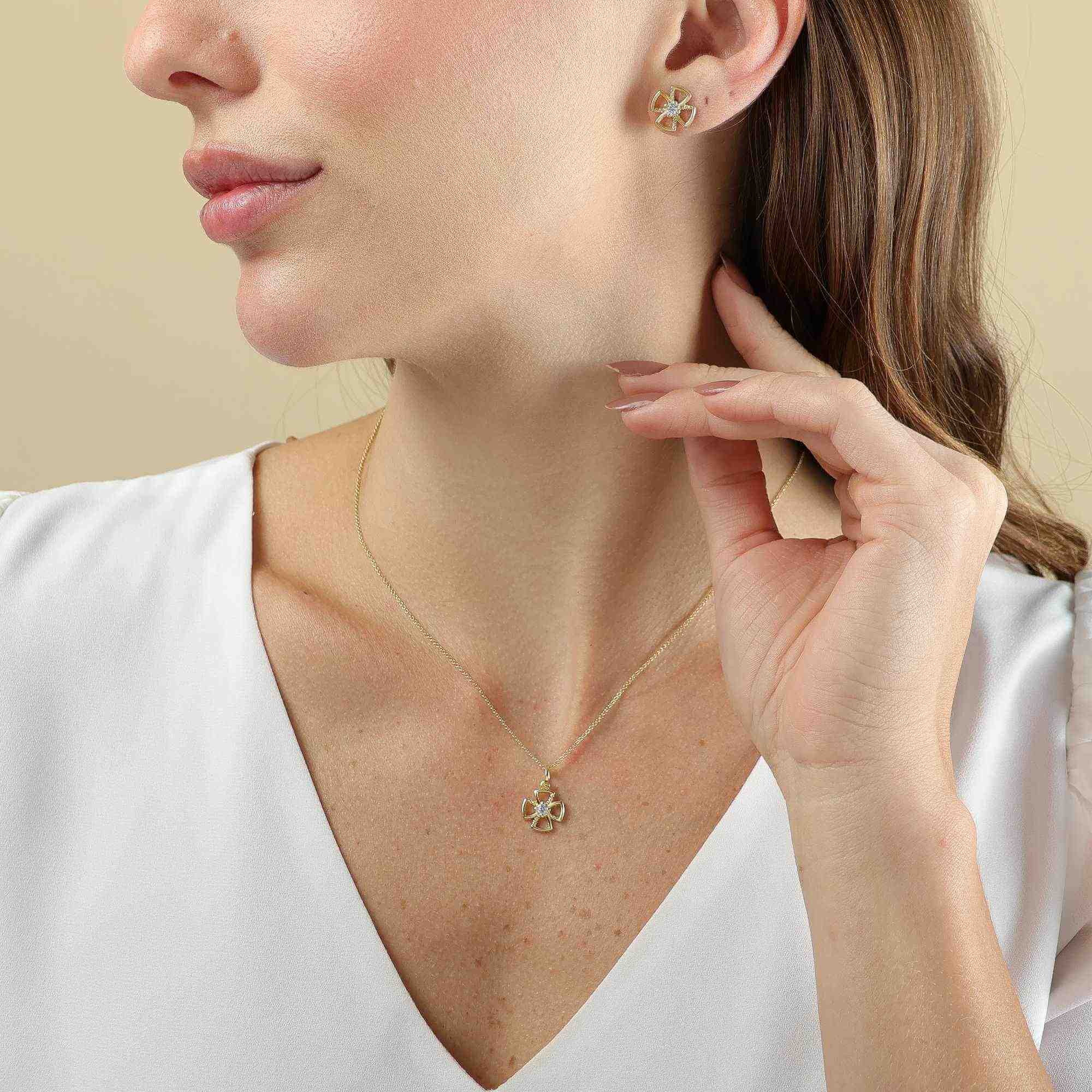 Conjunto Folheado a Ouro 18k Trevo de 4 Folhas e Zircônia Dourado 2