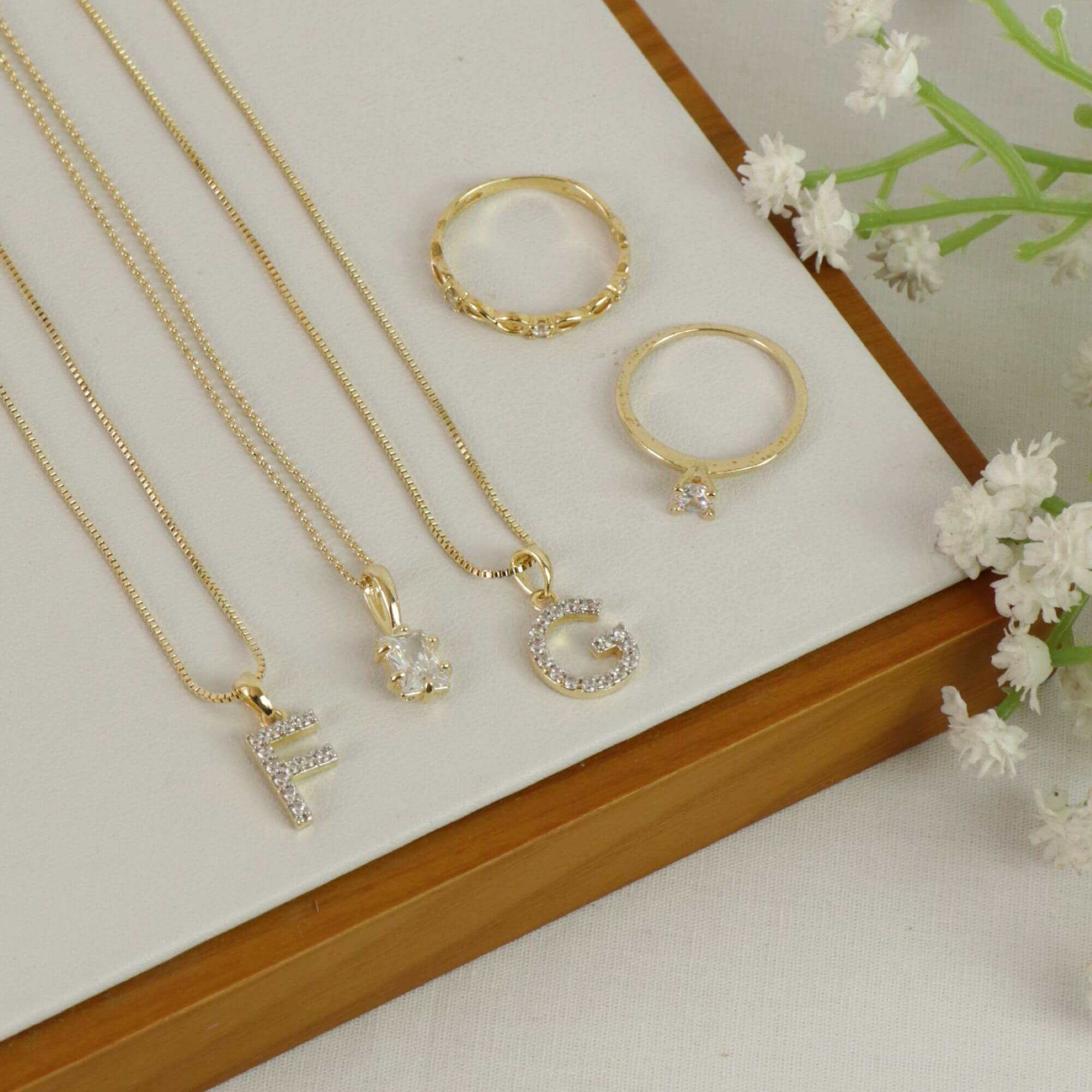 Colar Folheado a Ouro 18k Pingente Letra G Cravejado Ouro 18k 3