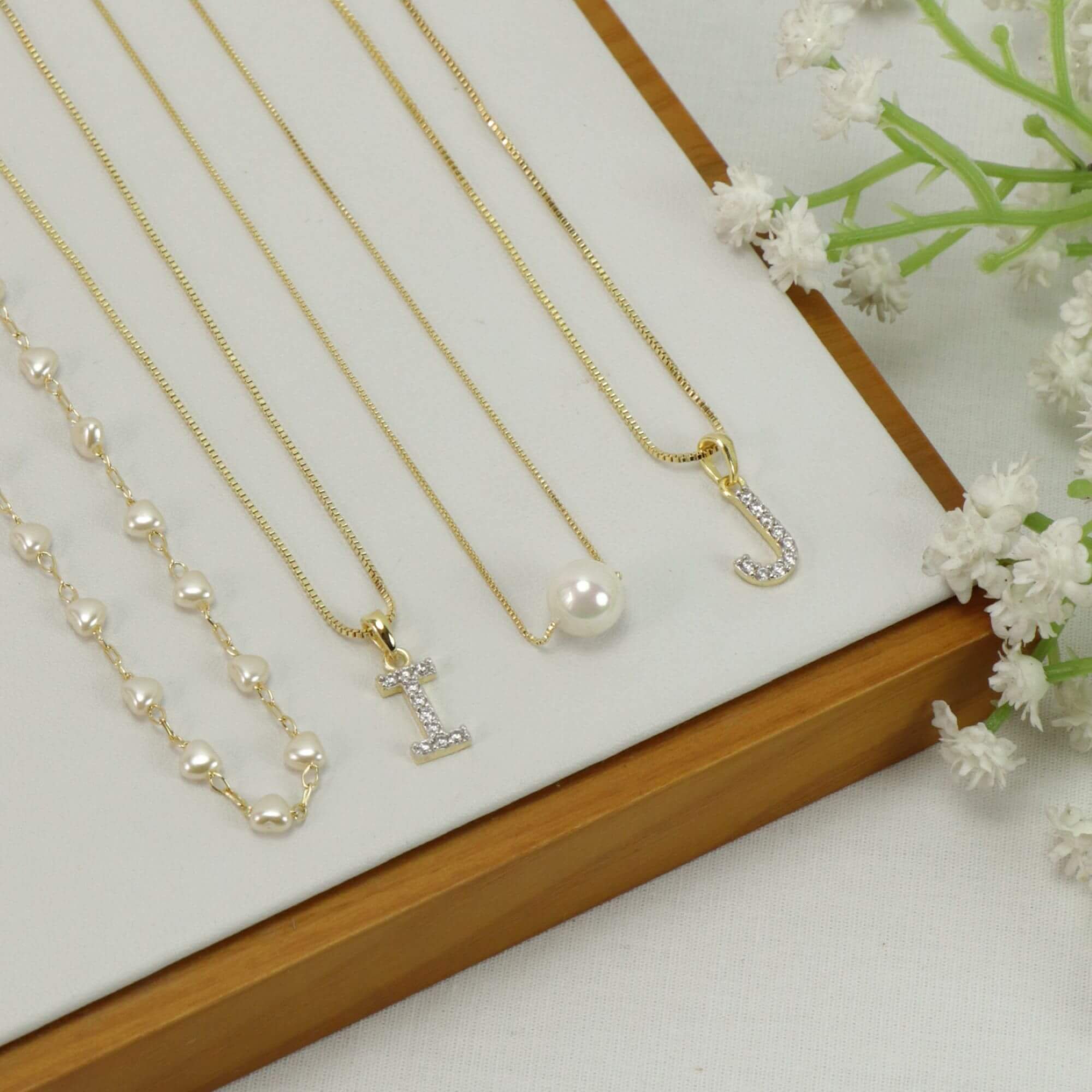 Colar Folheado a Ouro 18k Pingente Letra J Cravejado Ouro 18k 3