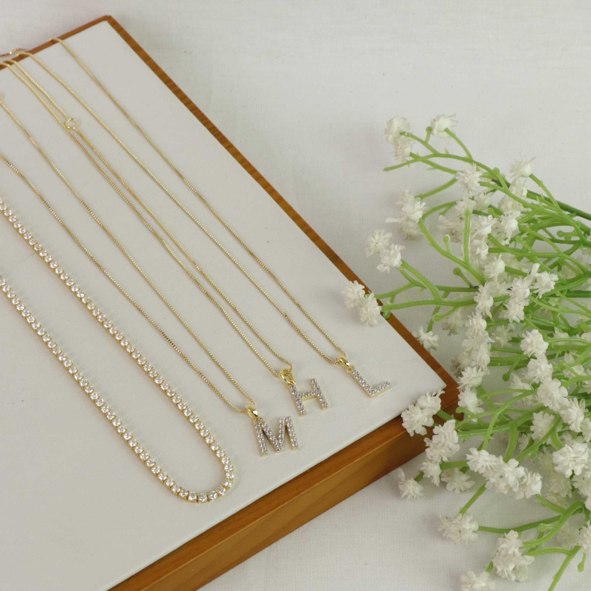 Colar Folheado a Ouro 18k Pingente Letra L Cravejado Dourado 3