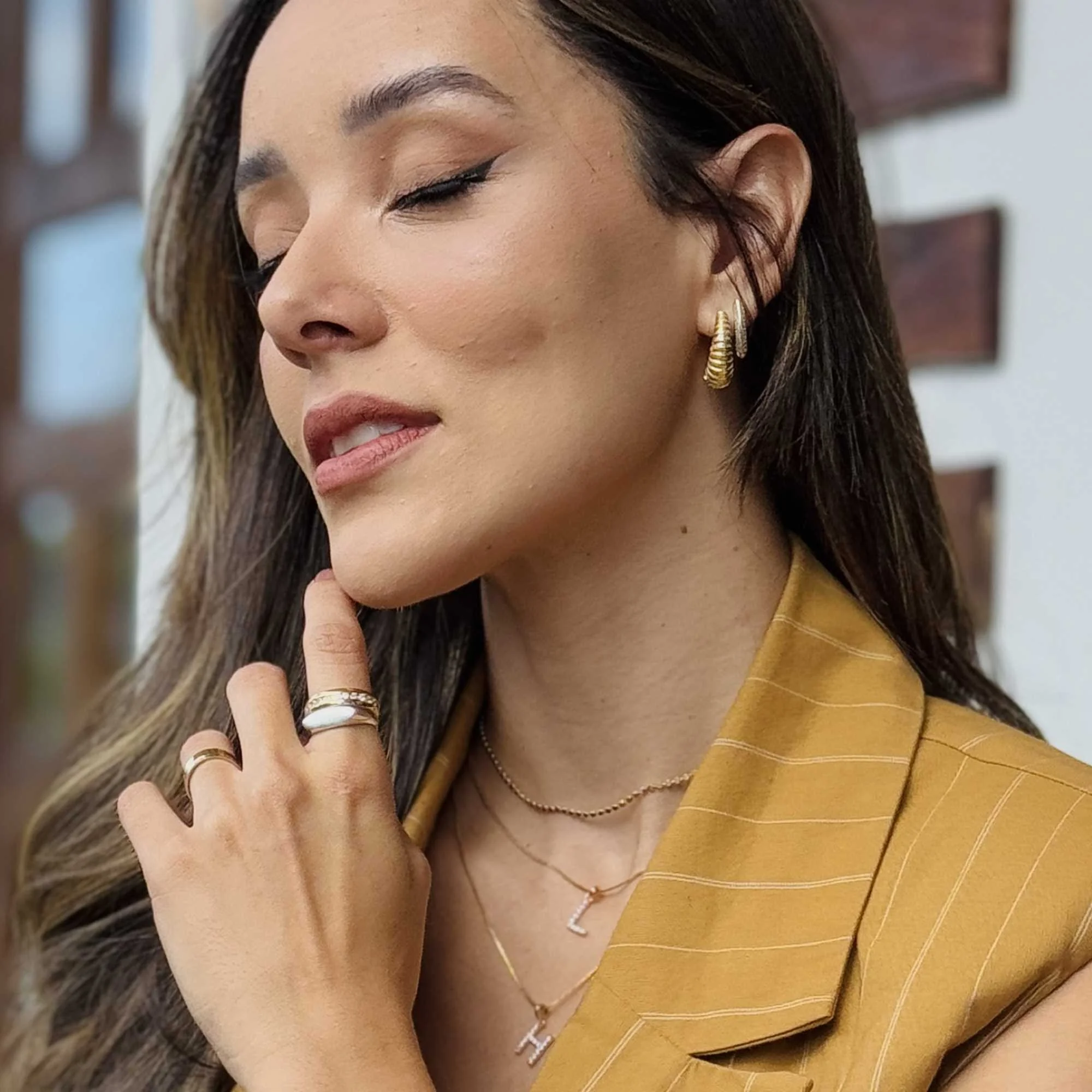 Colar Folheado a Ouro 18k Pingente Letra L Cravejado Dourado 4