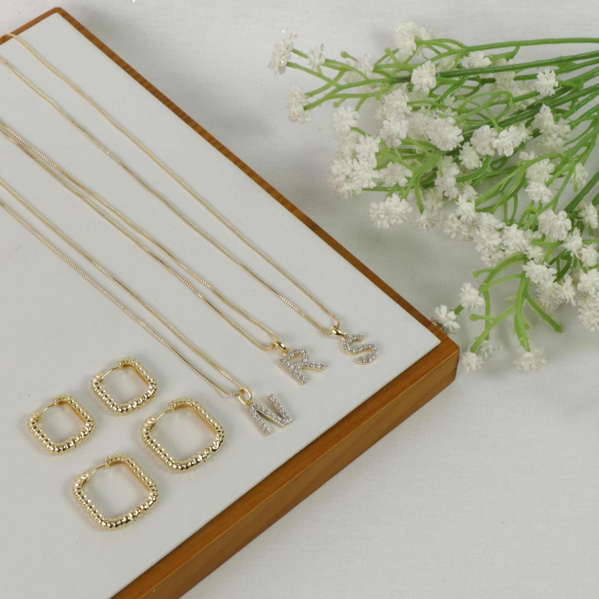 Colar Folheado a Ouro 18k Pingente Letra R Cravejado Ouro 18k 3