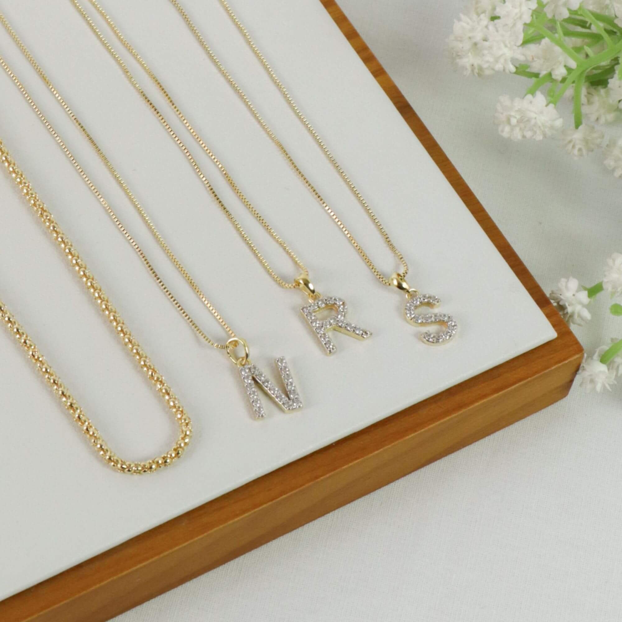 Colar Folheado a Ouro 18k Pingente Letra N Cravejado Ouro 18k 4