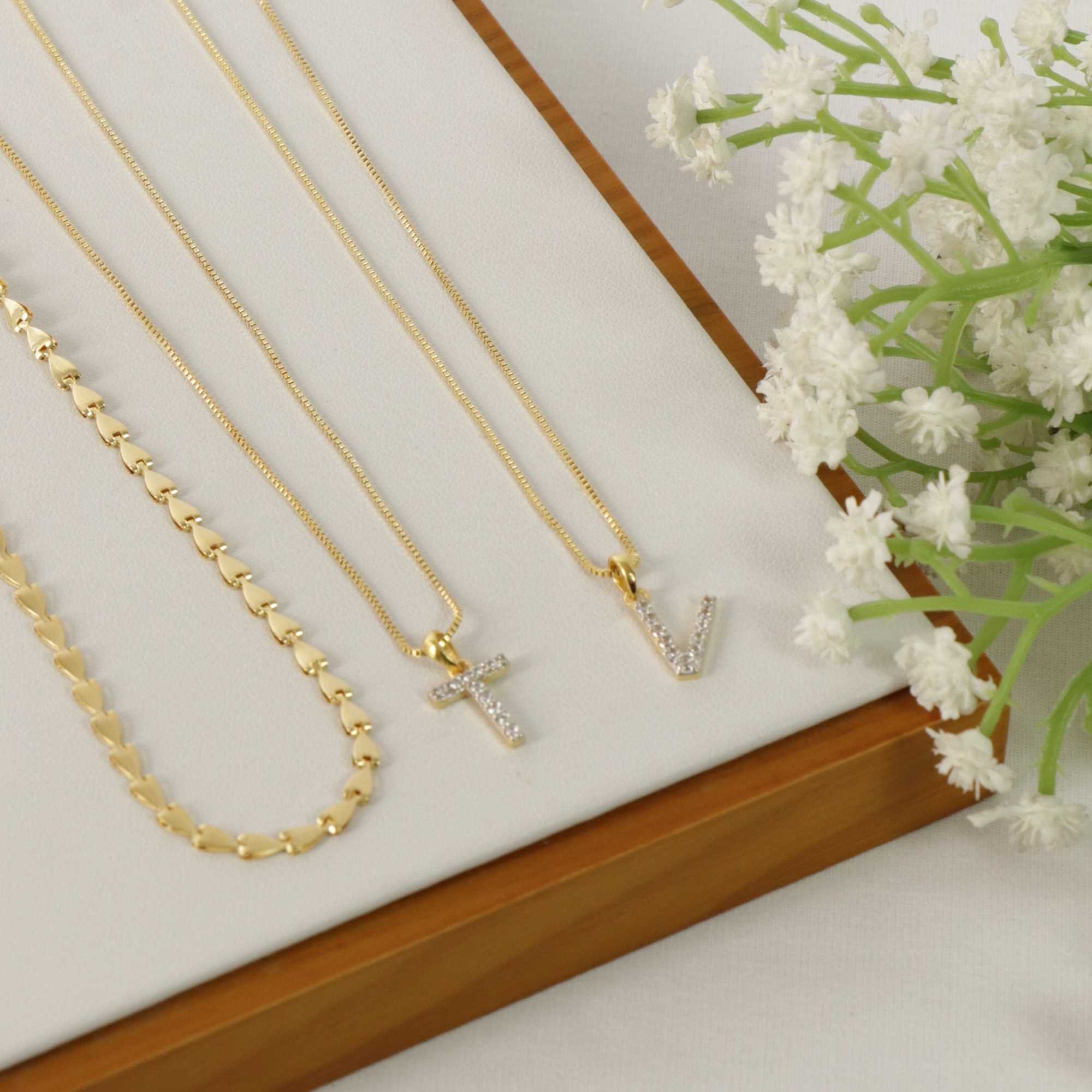 Colar Folheado a Ouro 18k Pingente Letra T Cravejado Ouro 18k 4