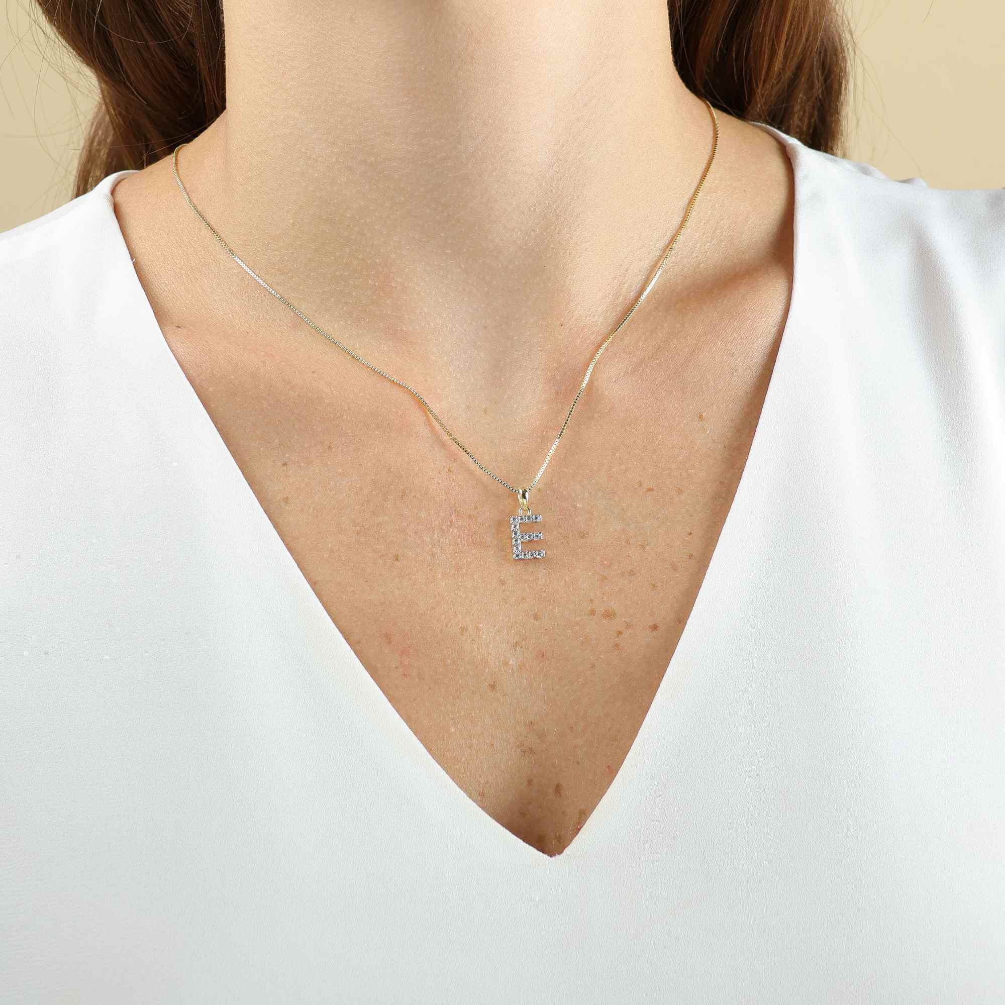Colar Folheado a Ouro 18k Pingente Letra E Cravejado Ouro 18k 2