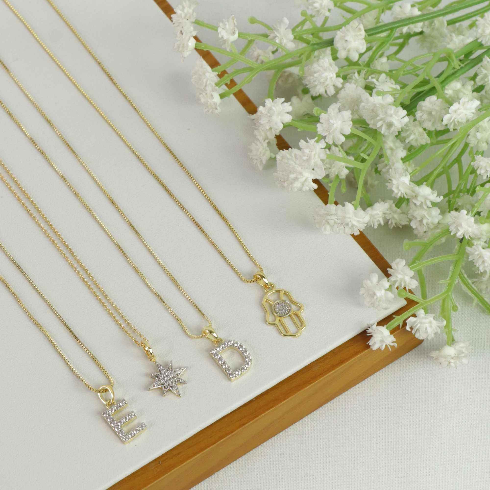 Colar Folheado a Ouro 18k Pingente Letra E Cravejado Ouro 18k 3