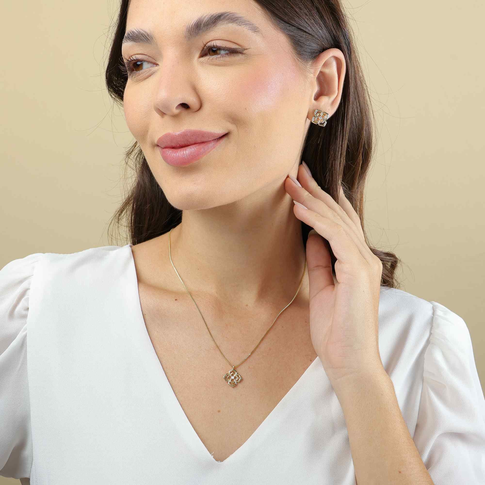 Conjunto Folheado a Ouro 18k Flor Vazada Detalhes Ouro 18k 2