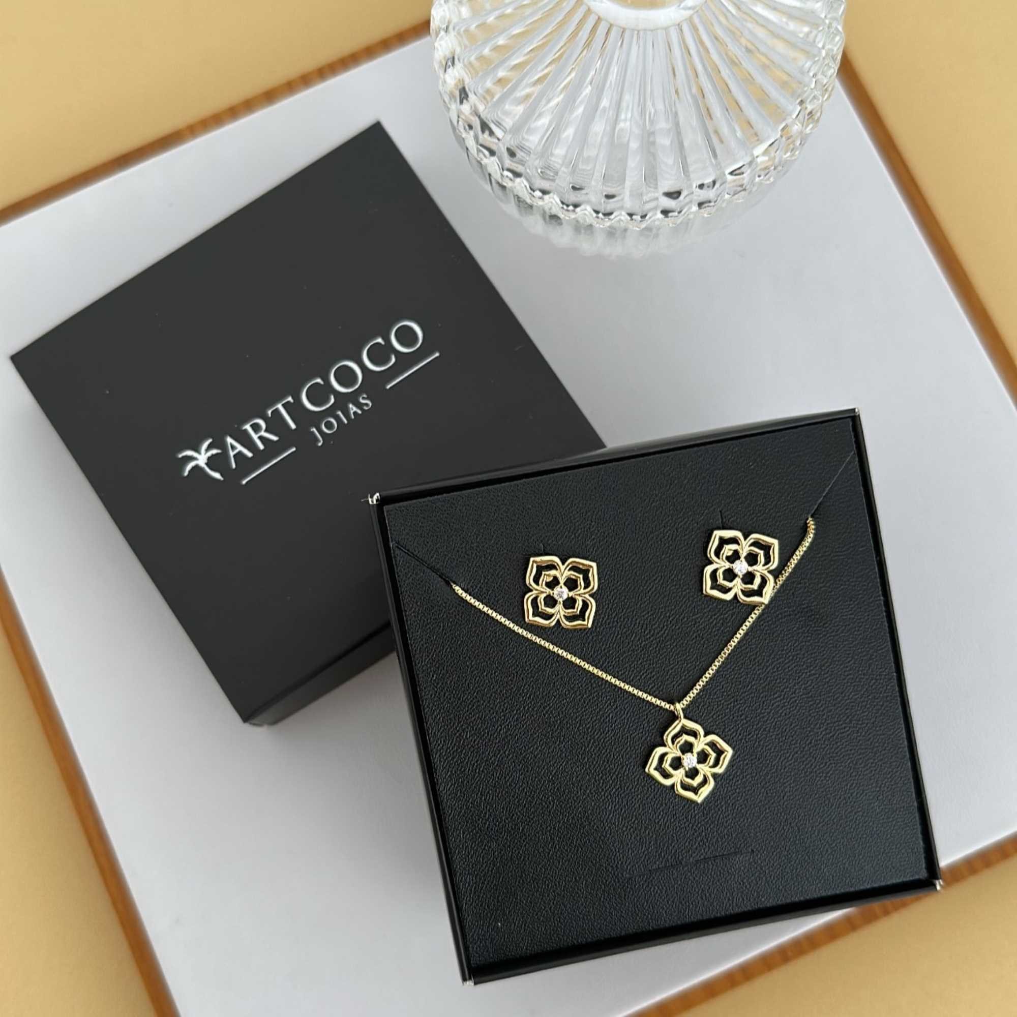 Conjunto Folheado a Ouro 18k Flor Vazada Detalhes Ouro 18k 3