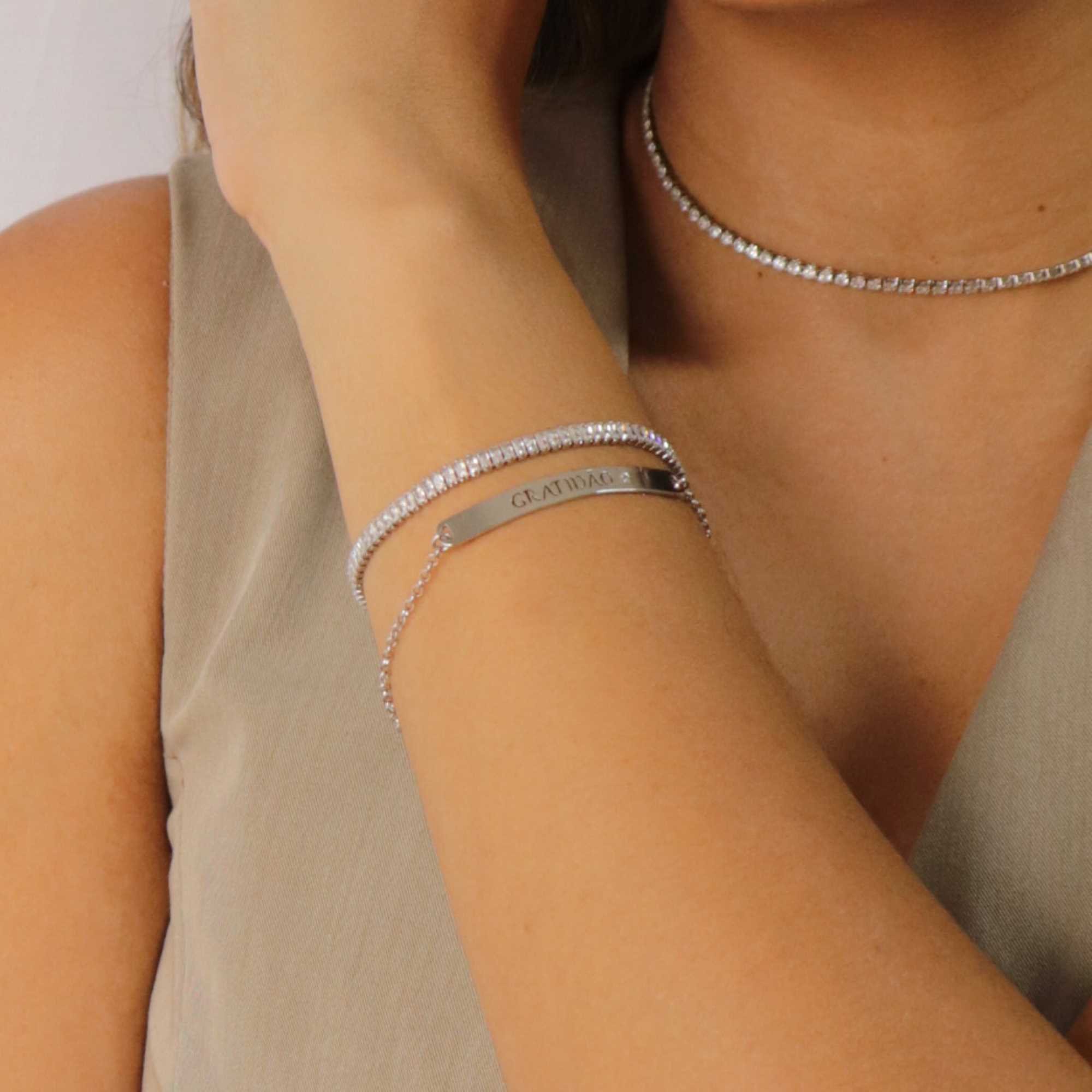 Pulseira Folheada a Ródio Placa Gratidão G Prata 2