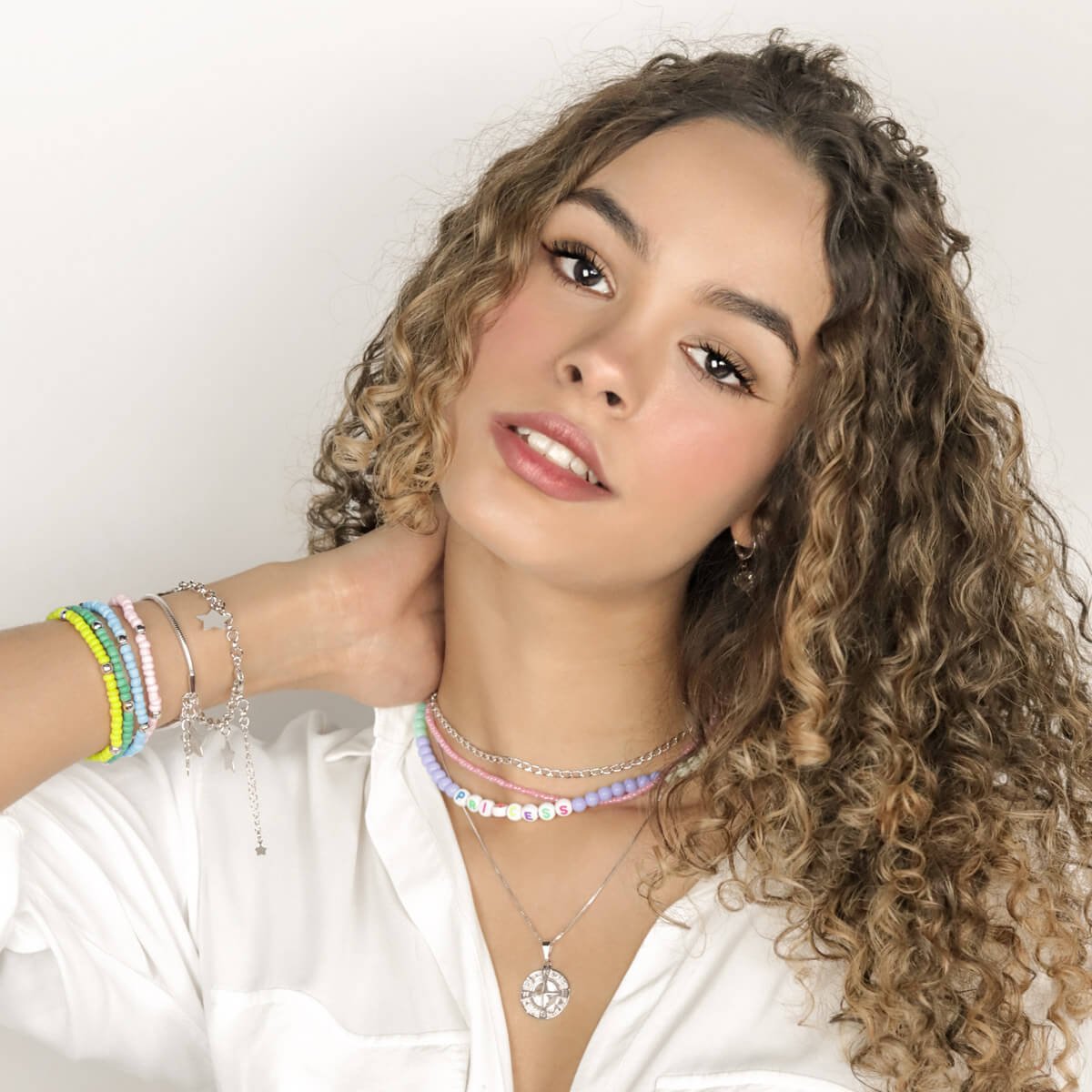 Choker Folheado a Ródio Letrinhas Princess e Miçanga Bolinha Colorida Dourado 2