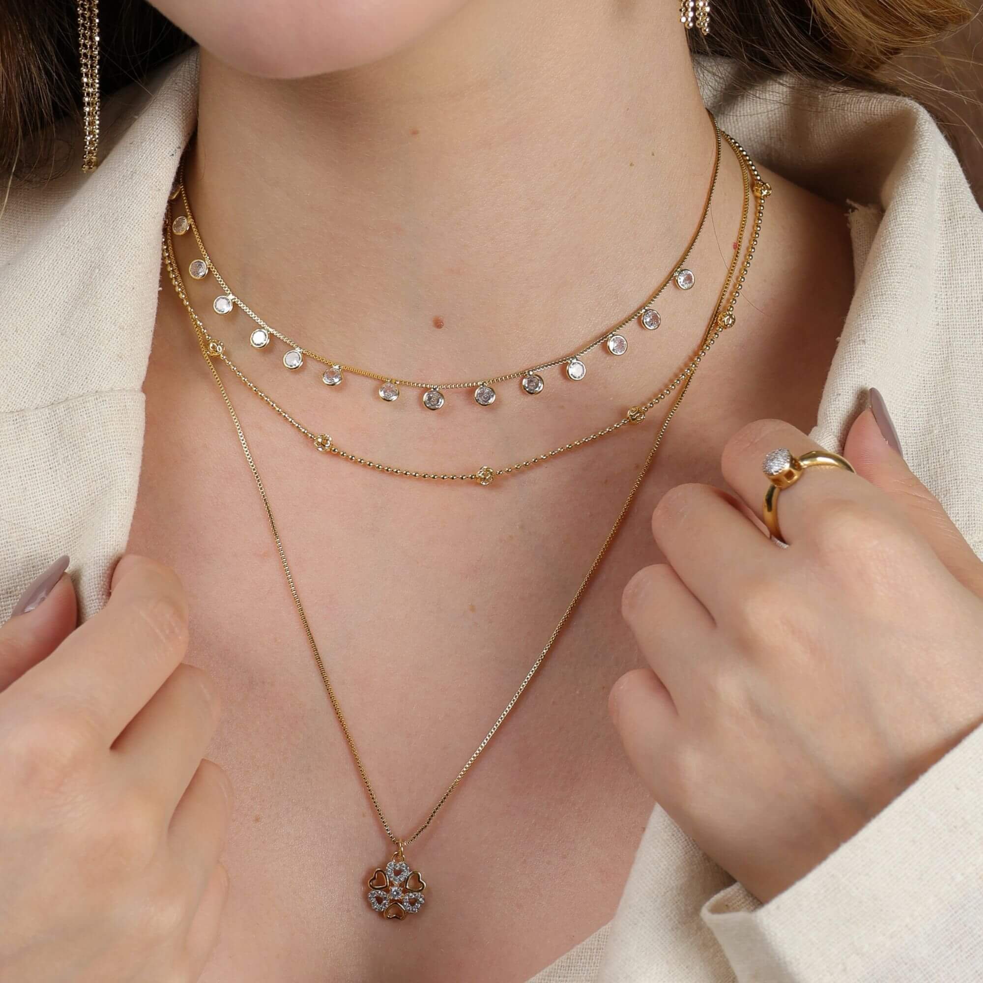 Colar Folheado a Ouro 18k Pingente Trevos Detalhes Cravejados Ouro 18k 2