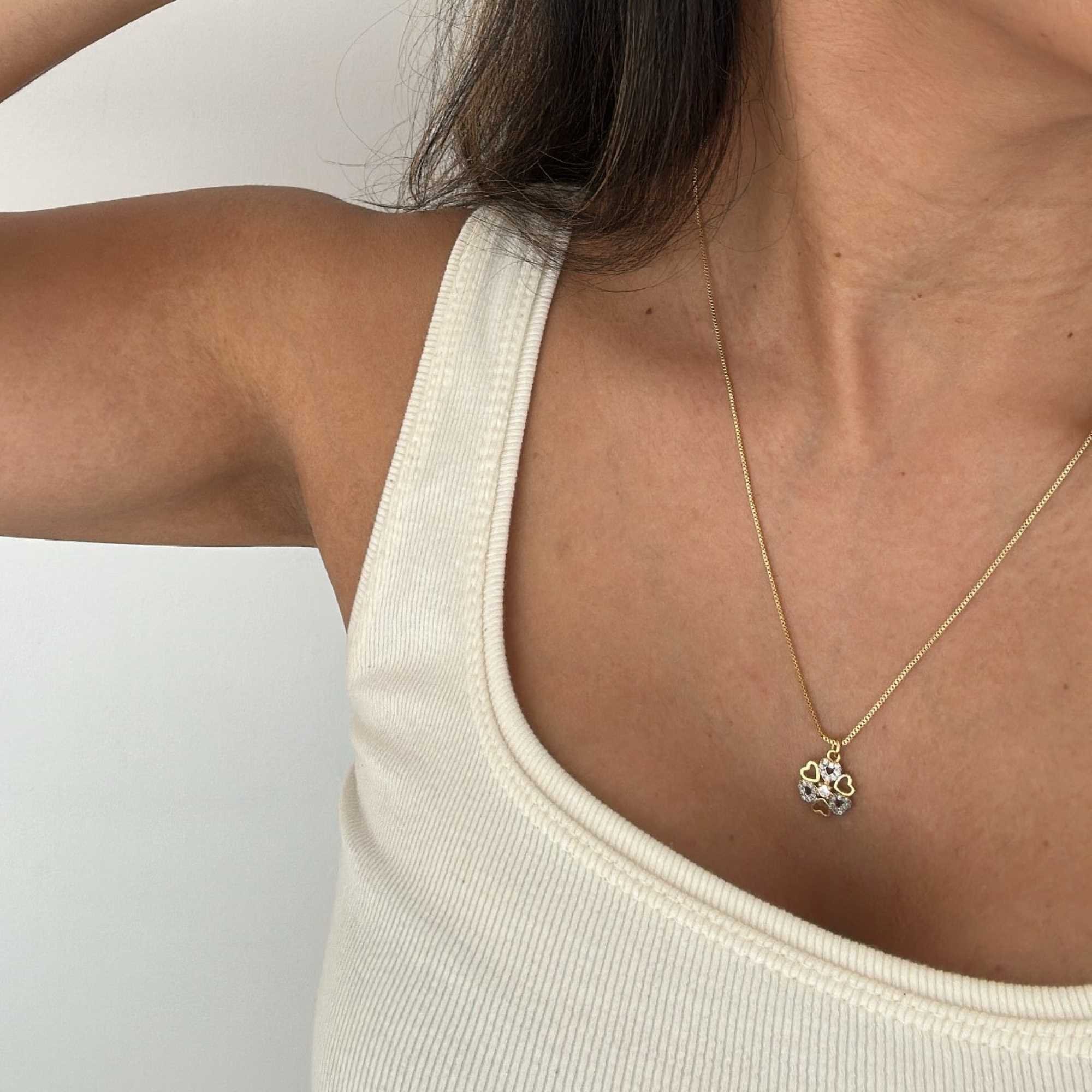 Colar Folheado a Ouro 18k Pingente Trevos Detalhes Cravejados Ouro 18k 3