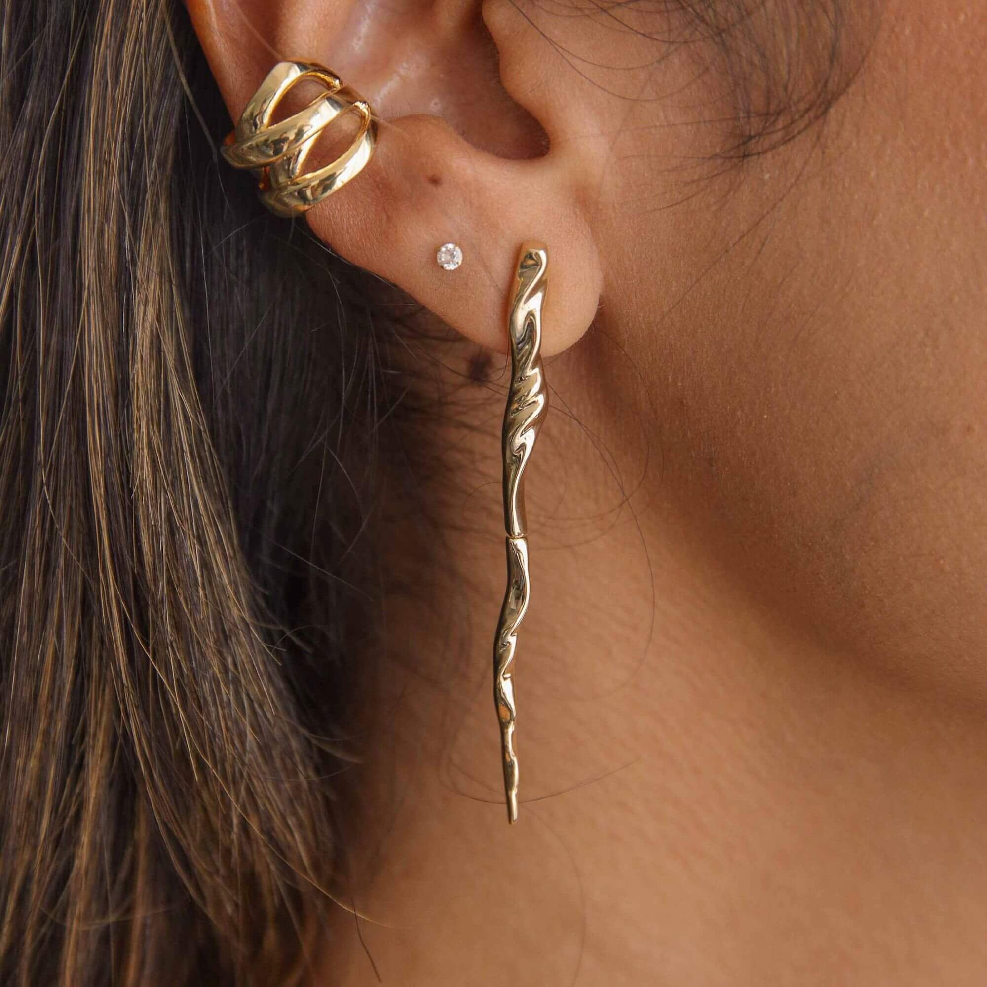 Brinco Folheado a Ouro 18k Orgânico Longo Torcido Ouro 18k 4