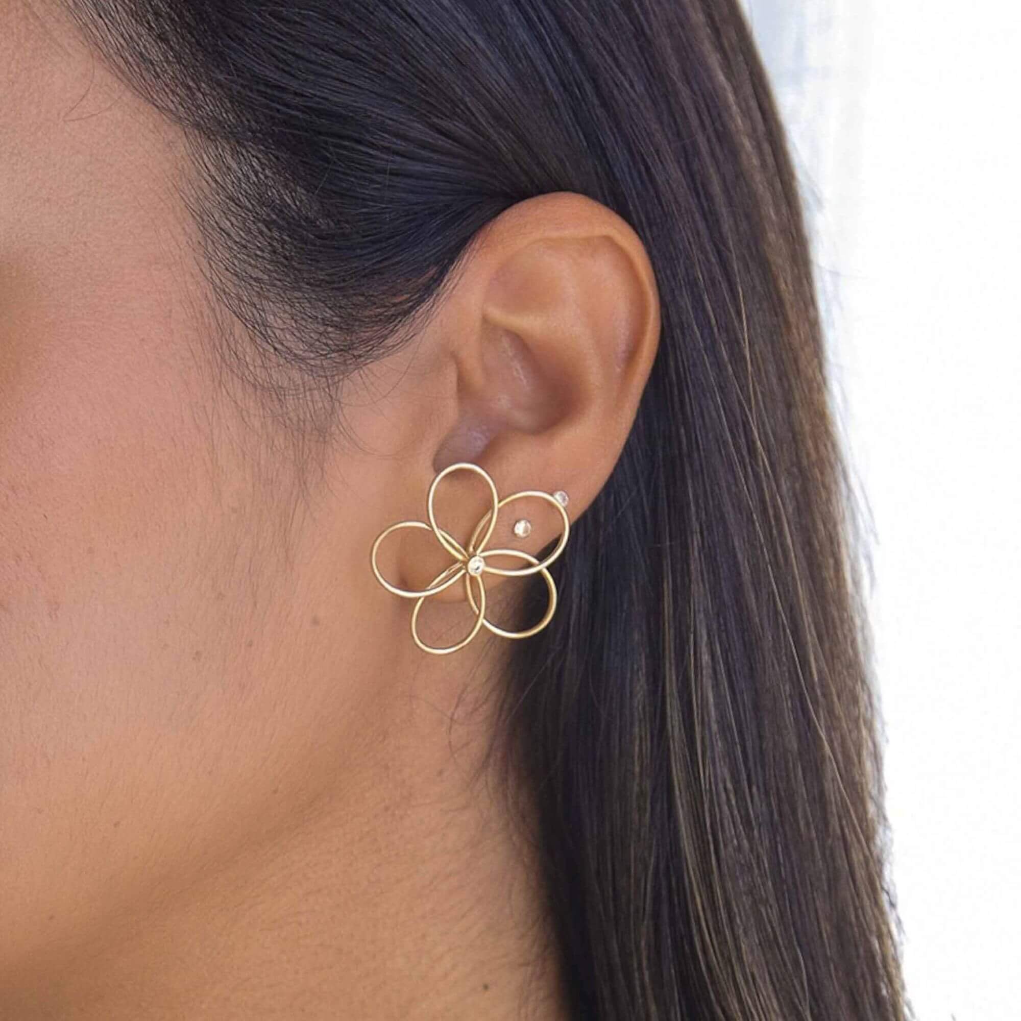 Brinco Folheado a Ouro 18k Flor Vazado e Zircônia Ouro 18k 4