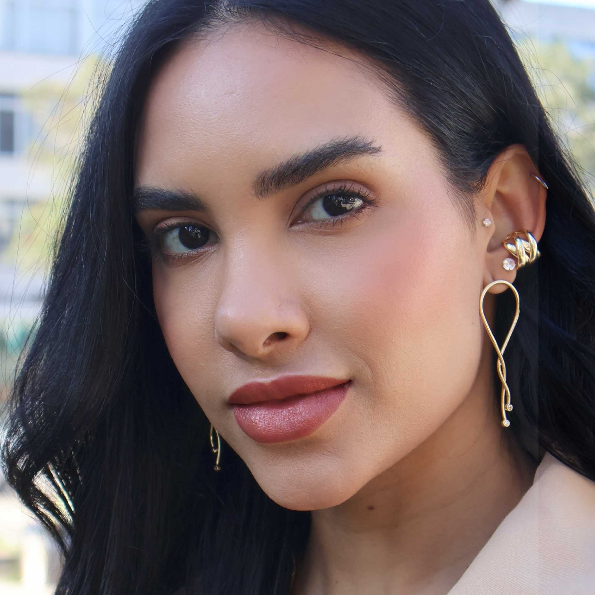 Brinco Folheado a Ouro 18k Longo Linhas Entrelaçadas Zircônia Dourado 2