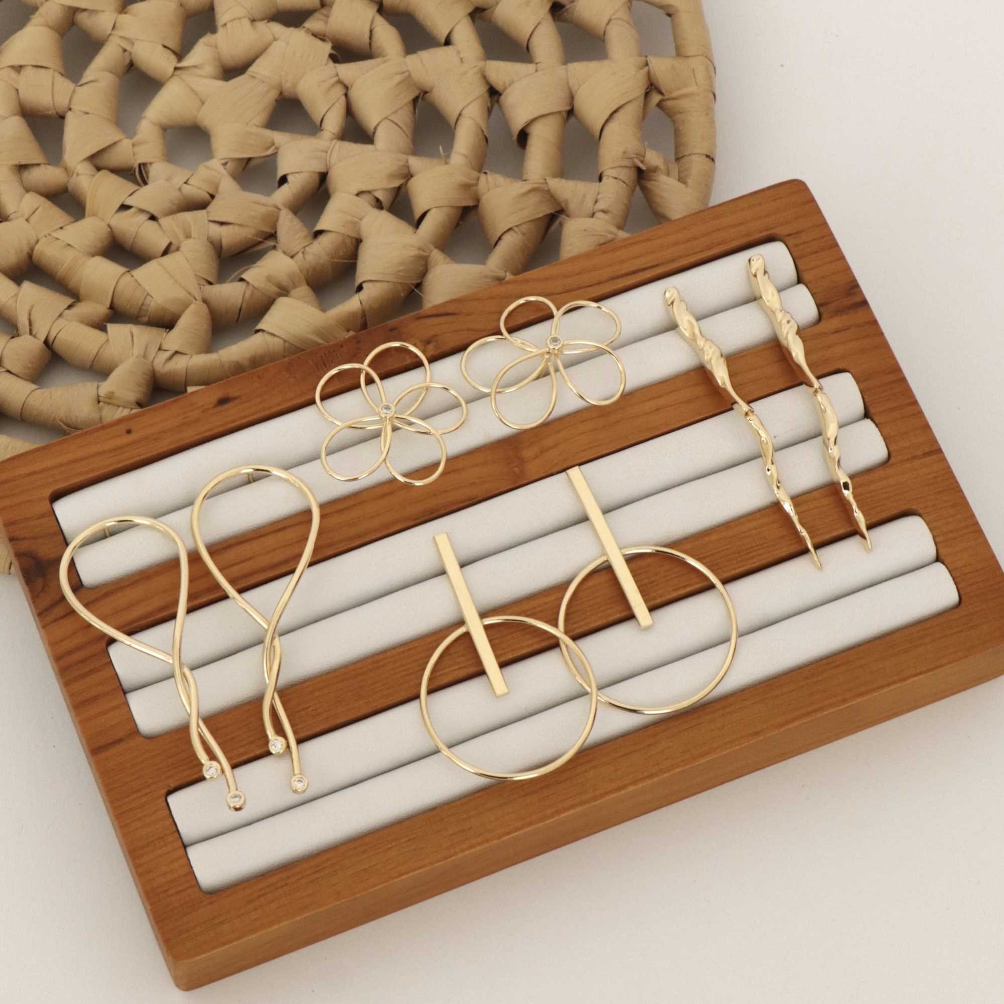 Brinco Folheado a Ouro 18k Longo Linhas Entrelaçadas Zircônia Dourado 8