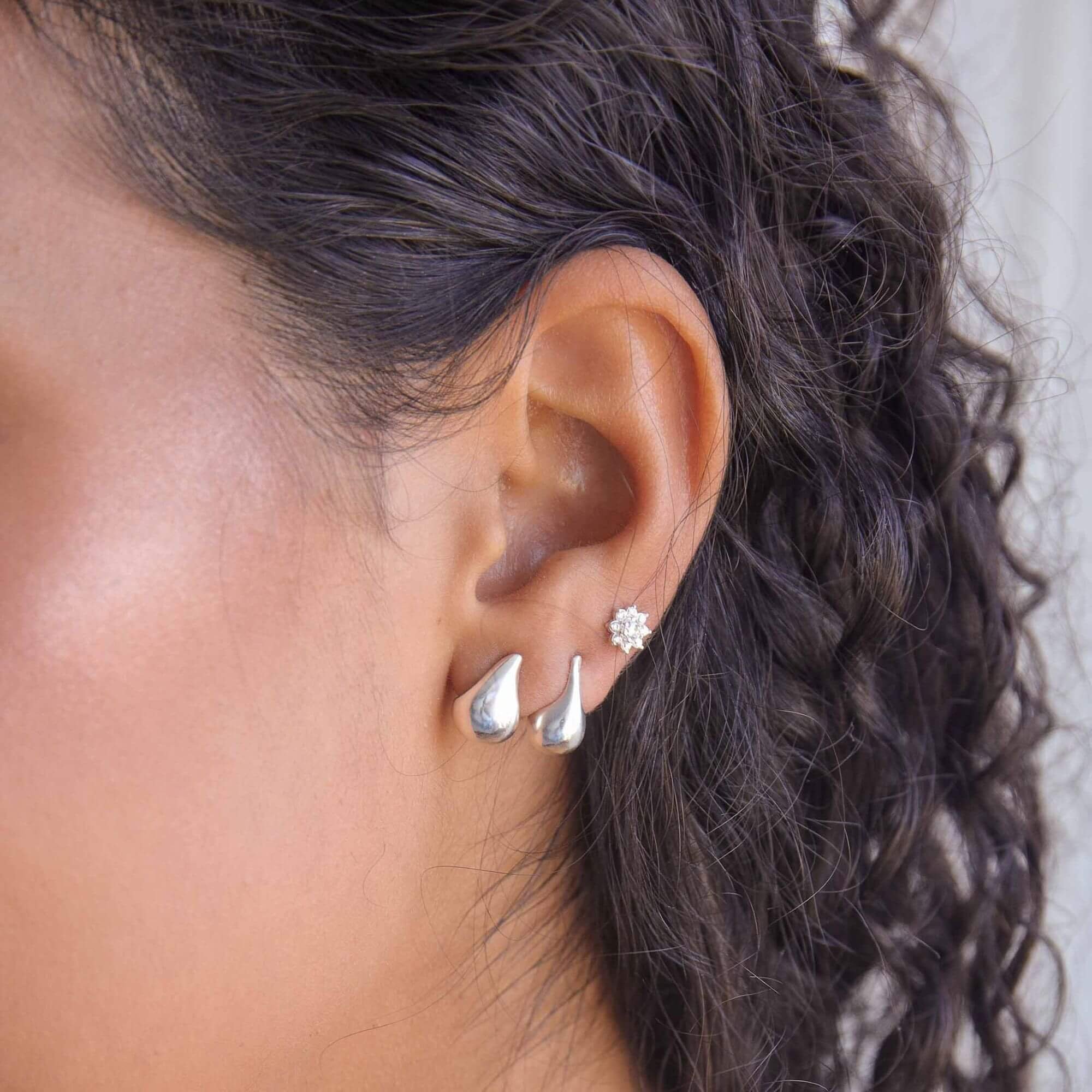 Argolinha Prata 925 Orgânica Meia Gota Lisa Prata 2