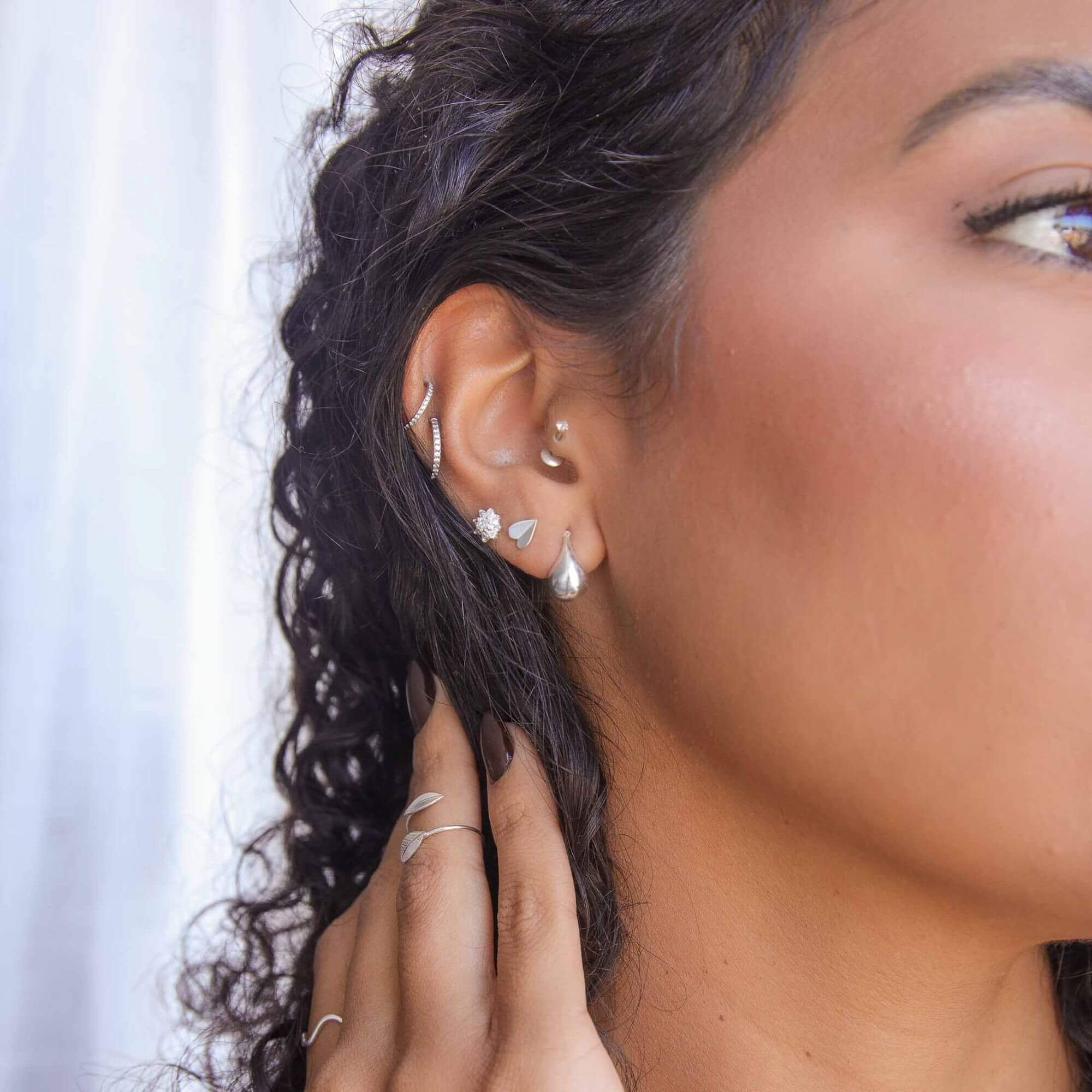 Argolinha Prata 925 Orgânica Meia Gota Lisa Prata 3