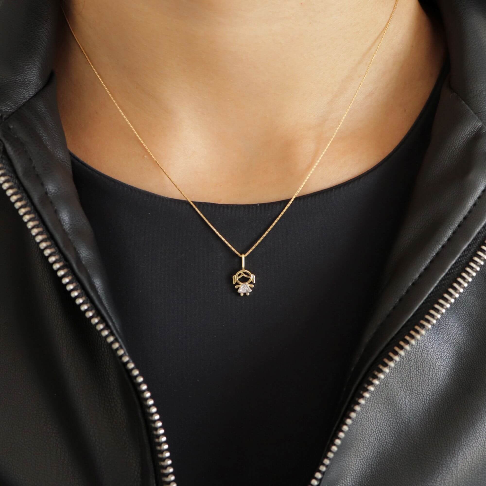 Colar Folheado a Ouro 18k Pingente Filha Detalhes Zircônia P Ouro 18k 3