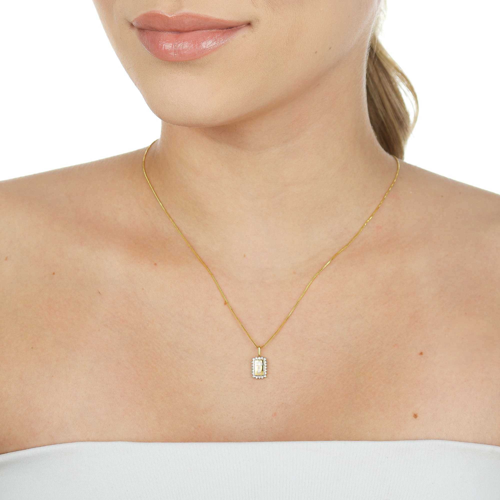 Colar Folheado a Ouro 18k Pingente Placa Crucifixo Borda Cravejada Dourado 4