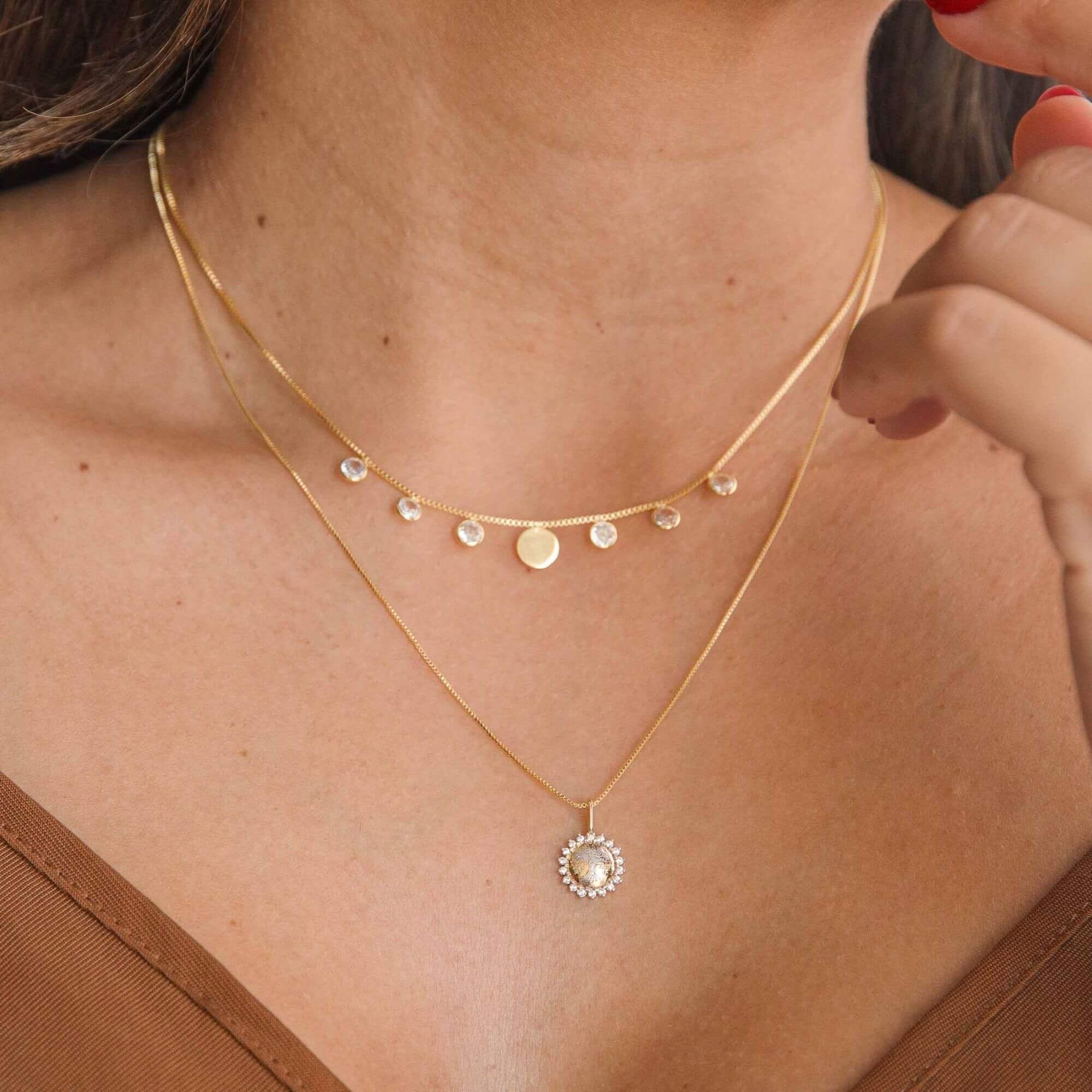 Colar Folheado a Ouro 18k Pingente Redondo Crucifixo Dourado 3