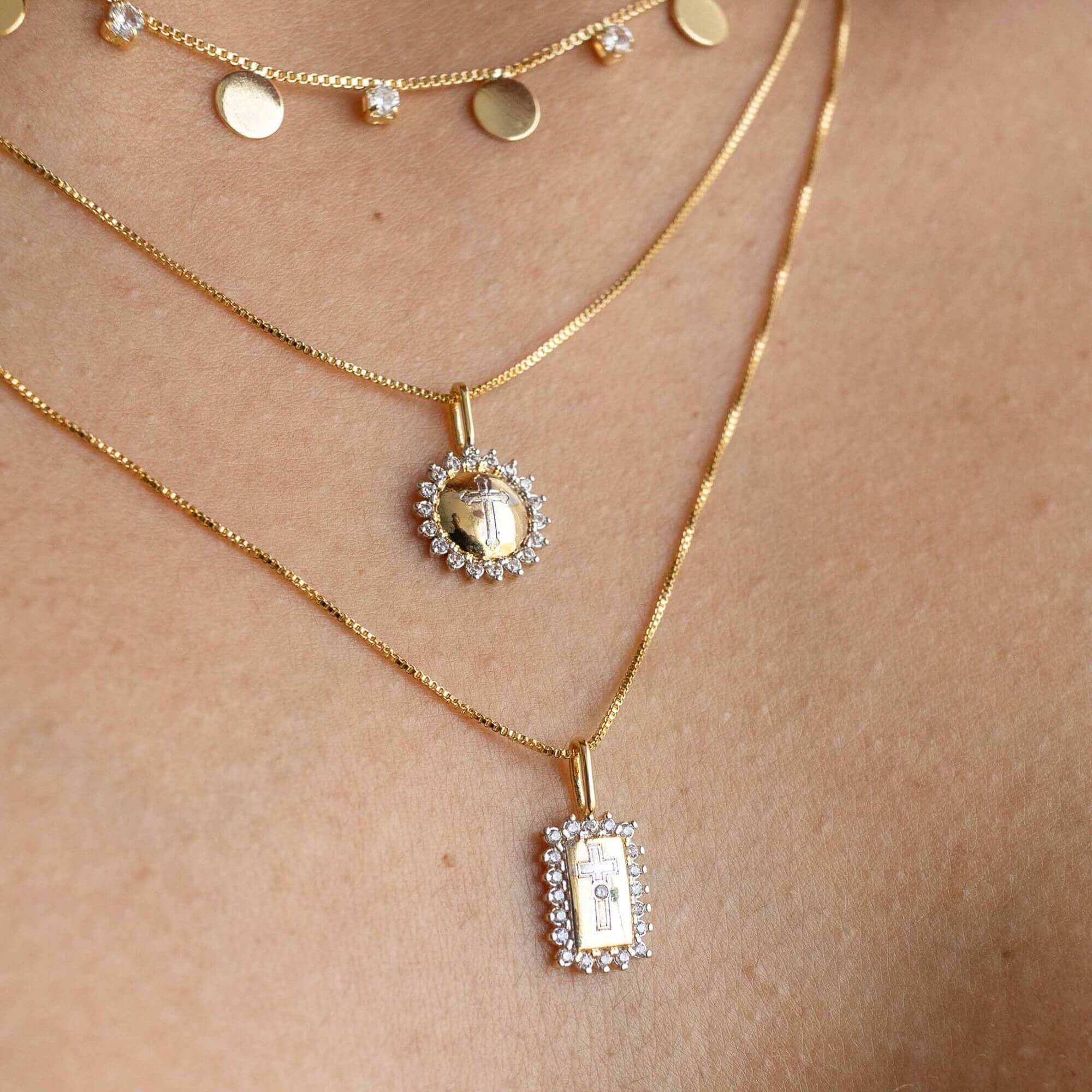 Colar Folheado a Ouro 18k Pingente Redondo Crucifixo Dourado 4