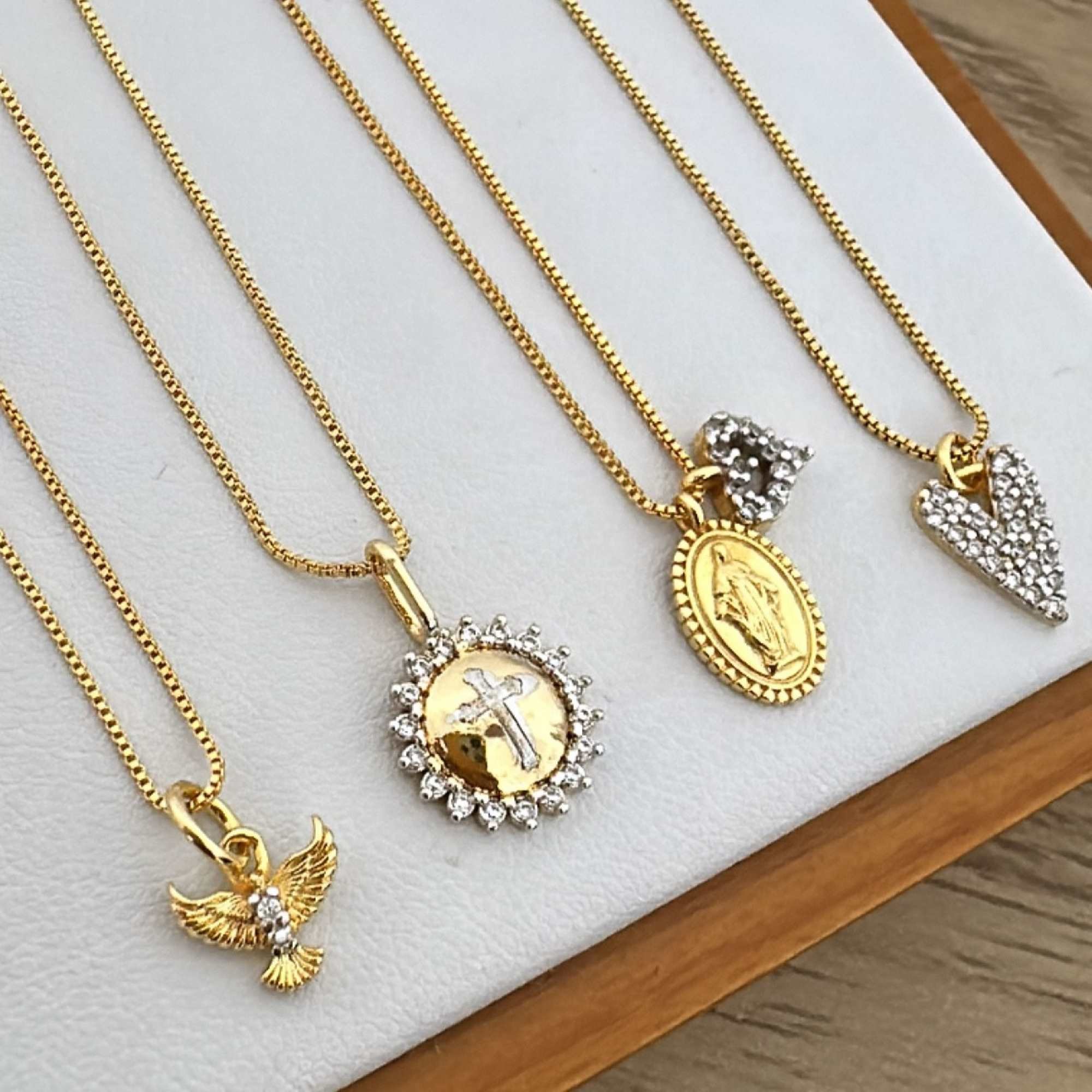 Colar Folheado a Ouro 18k Pingente Redondo Crucifixo Dourado 6