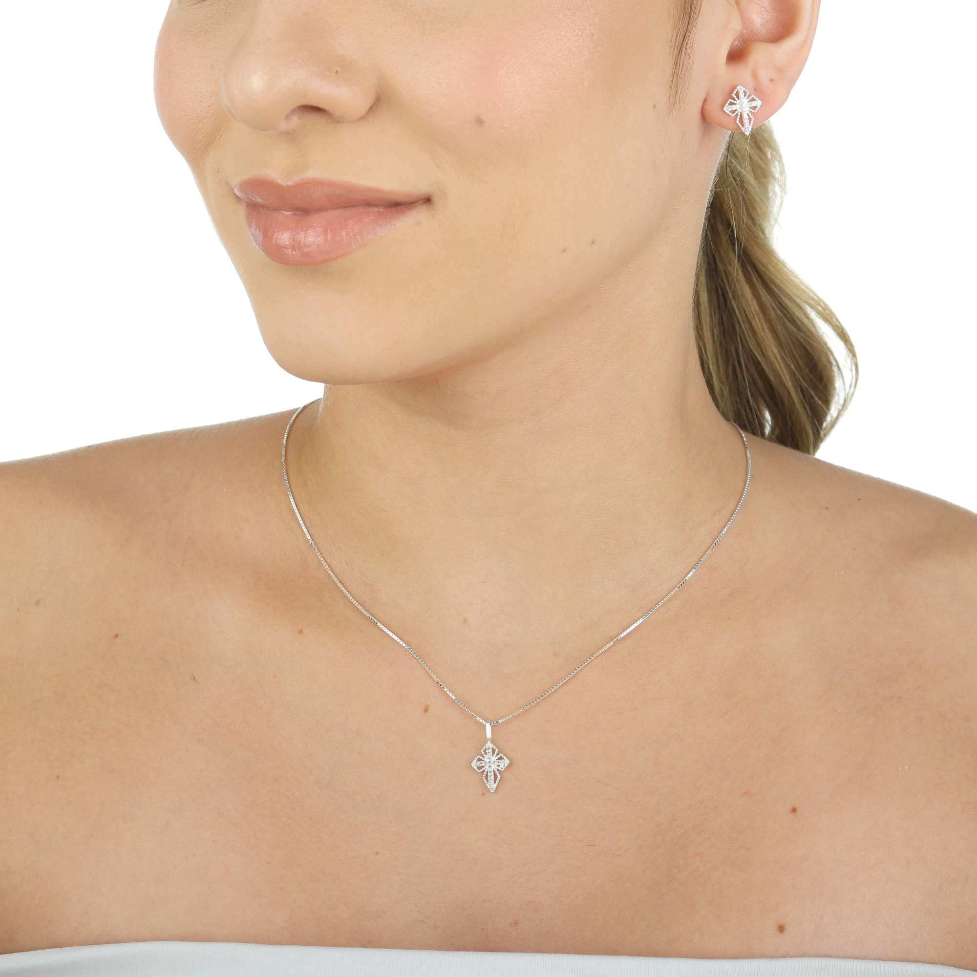 Conjunto Prata 925 Crucifixo e Detalhes Prata 925 2